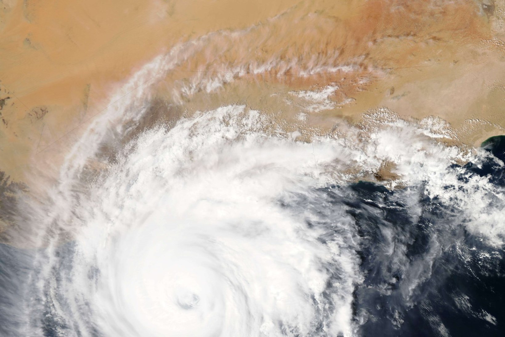 Jeemenit rüüstab erakordselt võimas troopiline torm 