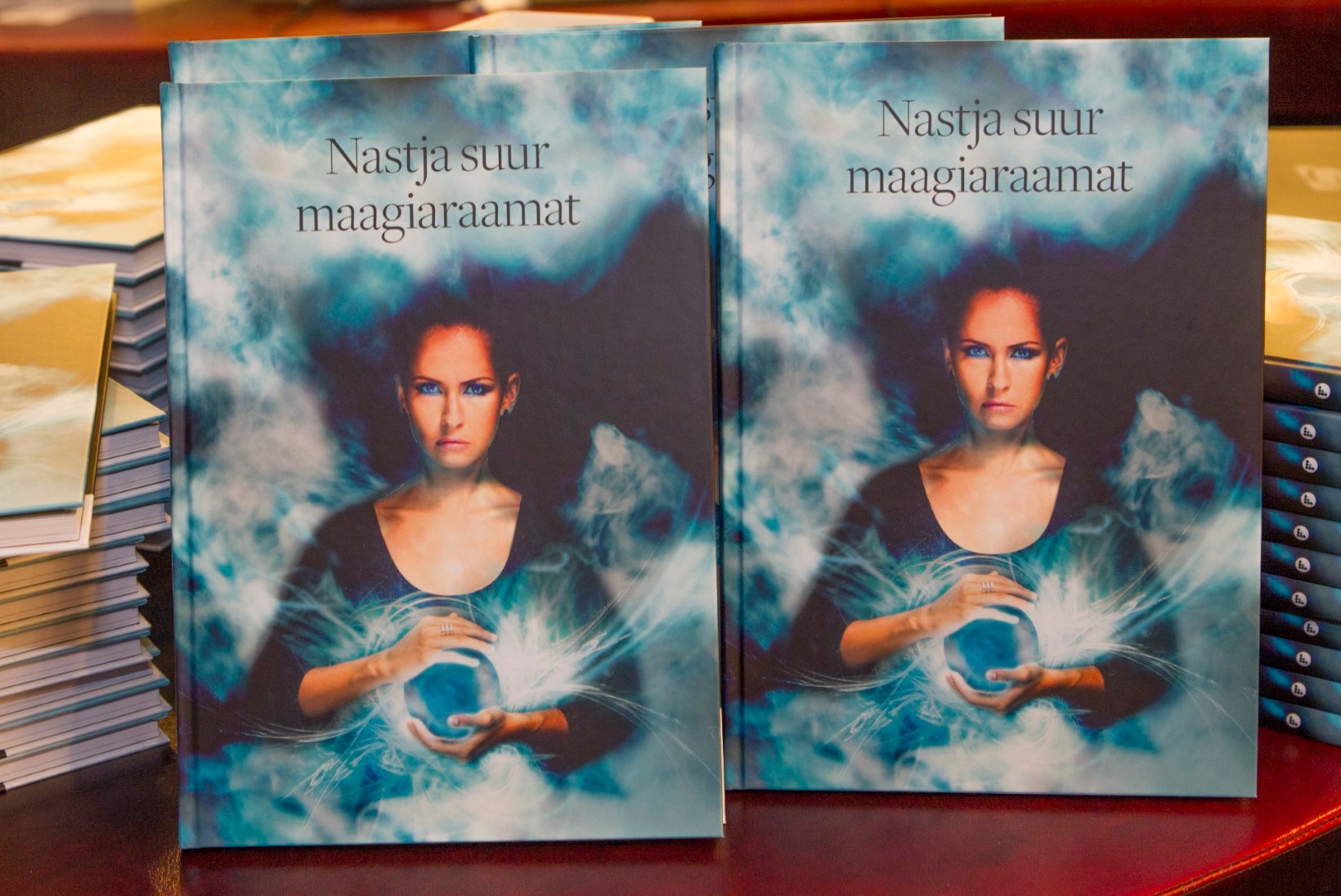 GALERII | Nõid Nastja oma raamatu esitlusel: "Usun, et iga naine on oma hinges nõid."