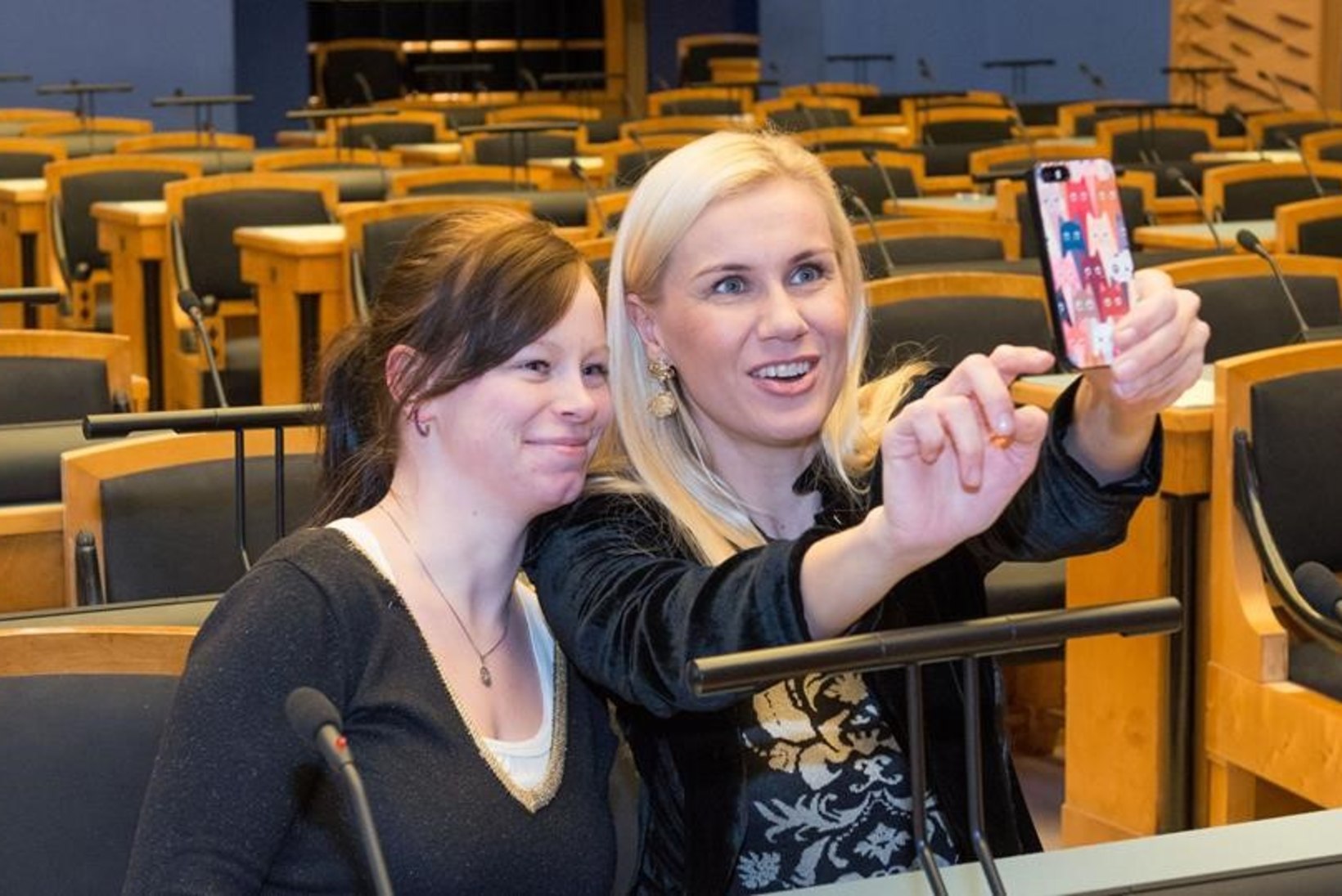 FOTOUUDIS | Riigikogu populaarseim selfi-kunn on Kadri Simson