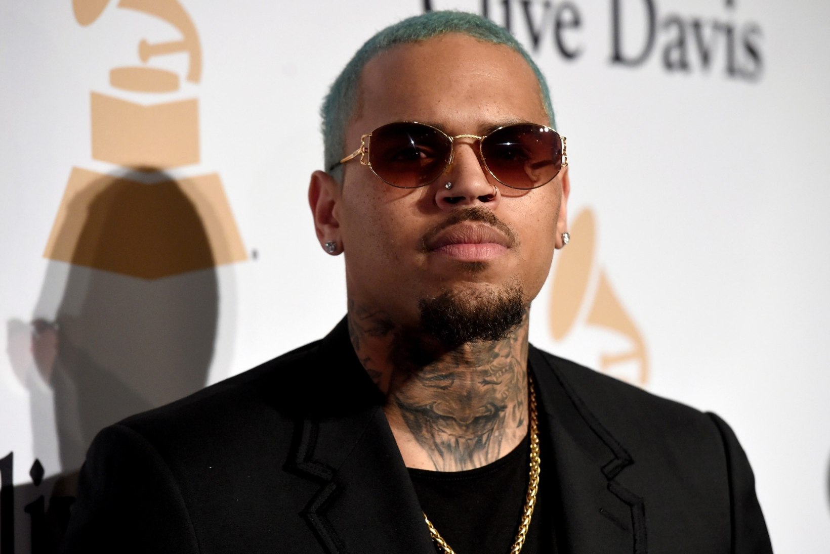 Koduvägivalla eest karistatud Chris Brown jäi viisata ning pidi tühistama mitmed kontserdid