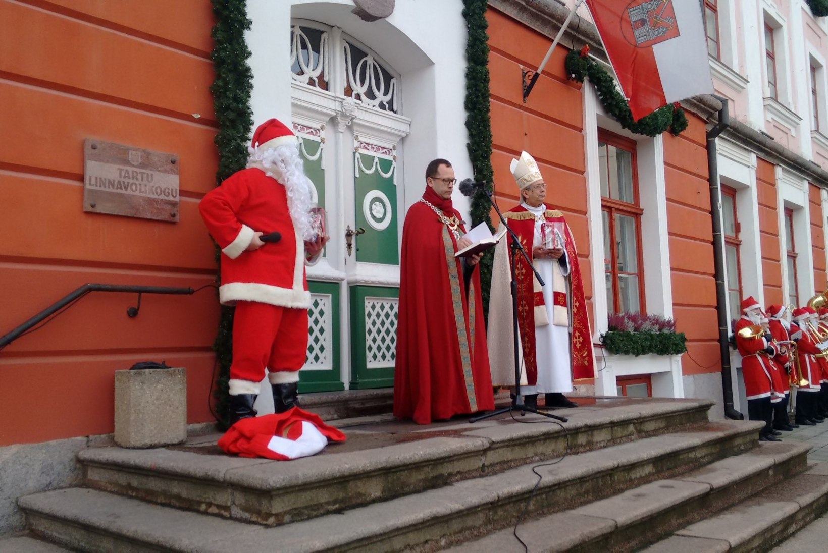 GALERII | Tartus kuulutati välja jõulurahu