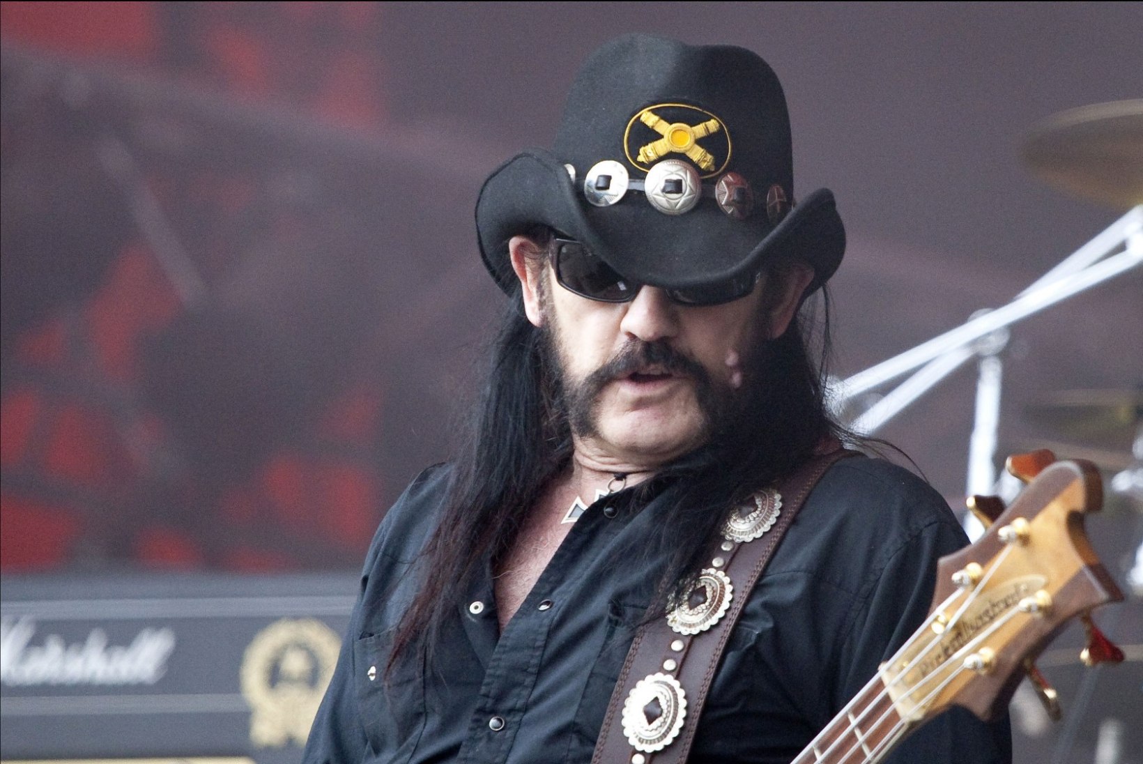 Motörheadi käilakuju Lemmy suri vähki