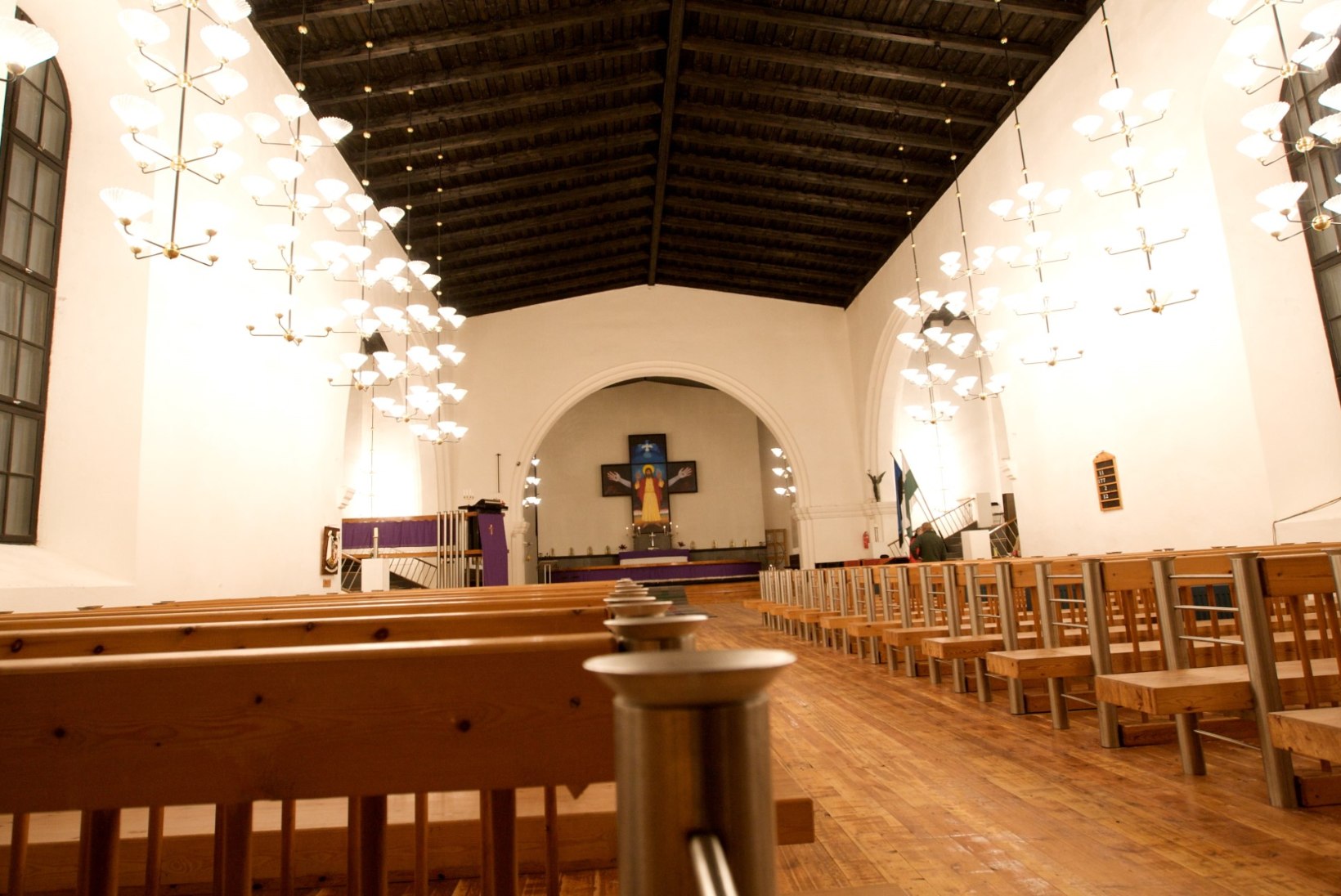 Halliste kirikus aitab Ilvese ja Kupce pulmatseremooniat läbi viia ka Läti pastor