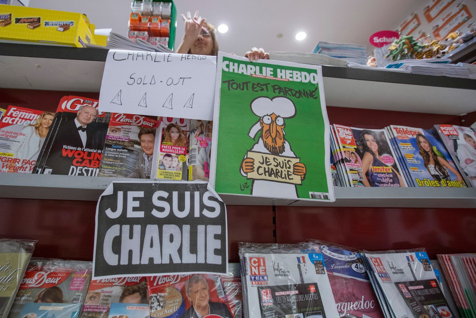 Satiiriajakiri Charlie Hebdo annab hukkunud karikaturistide surma-aastapäevaks välja erinumbri