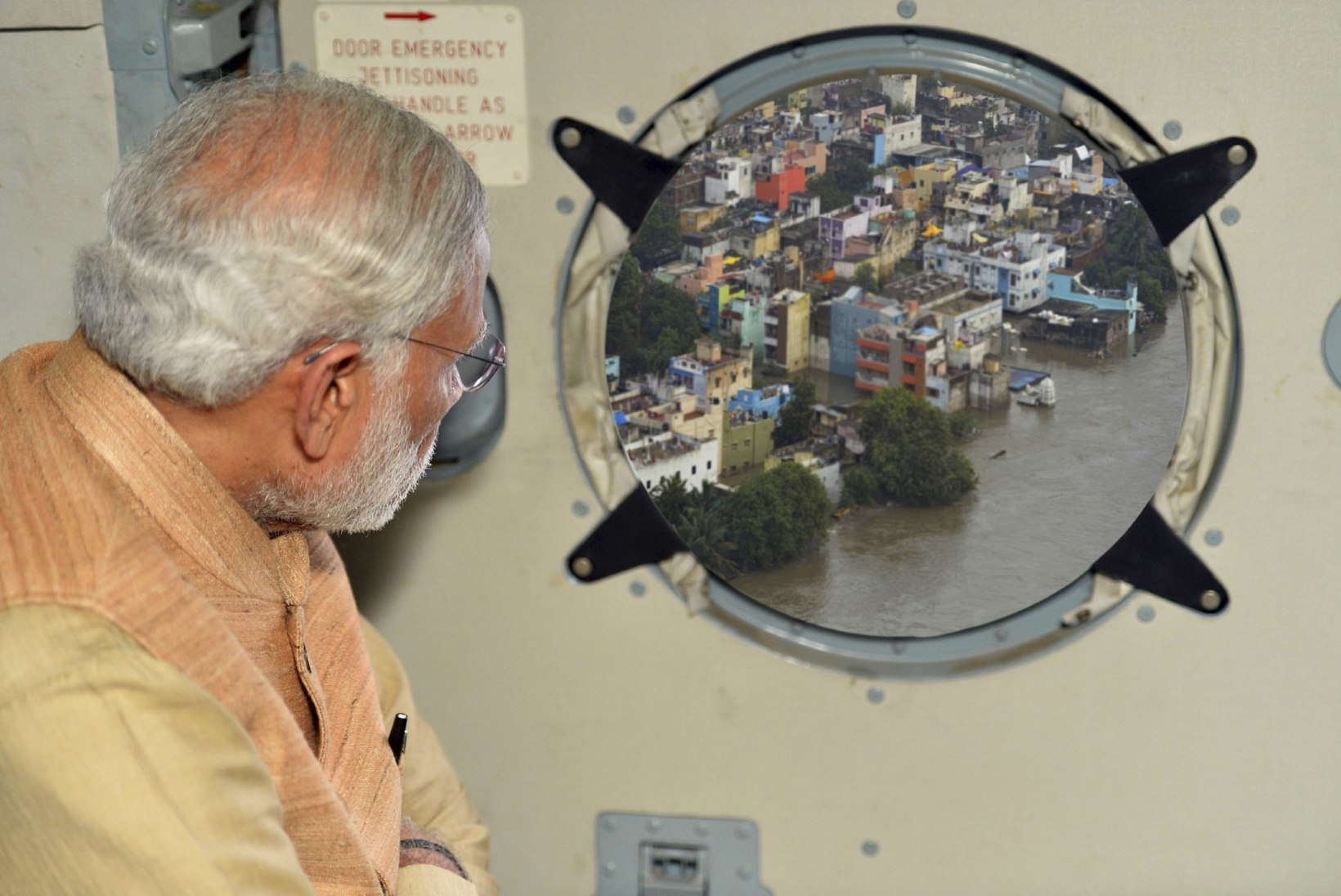 India peaministri abilised tabati piinlikult fototöötluselt