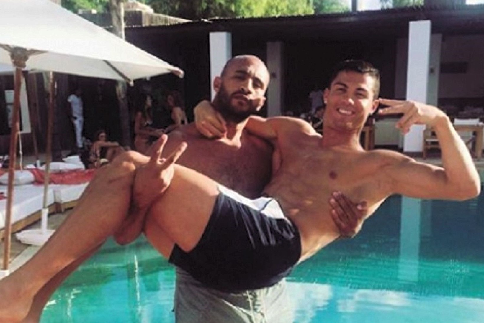 AASTA POMMUUDIS? Cristiano Ronaldo, kas tõesti armastad sa naiste asemel hoopis Maroko jõujuurikat?