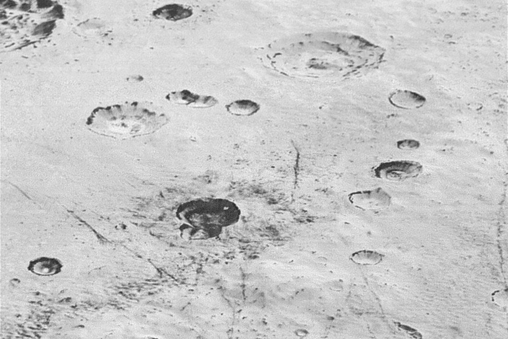 VAPUSTAV! NASA avaldas seni selgeimad fotod Pluuto pinnast