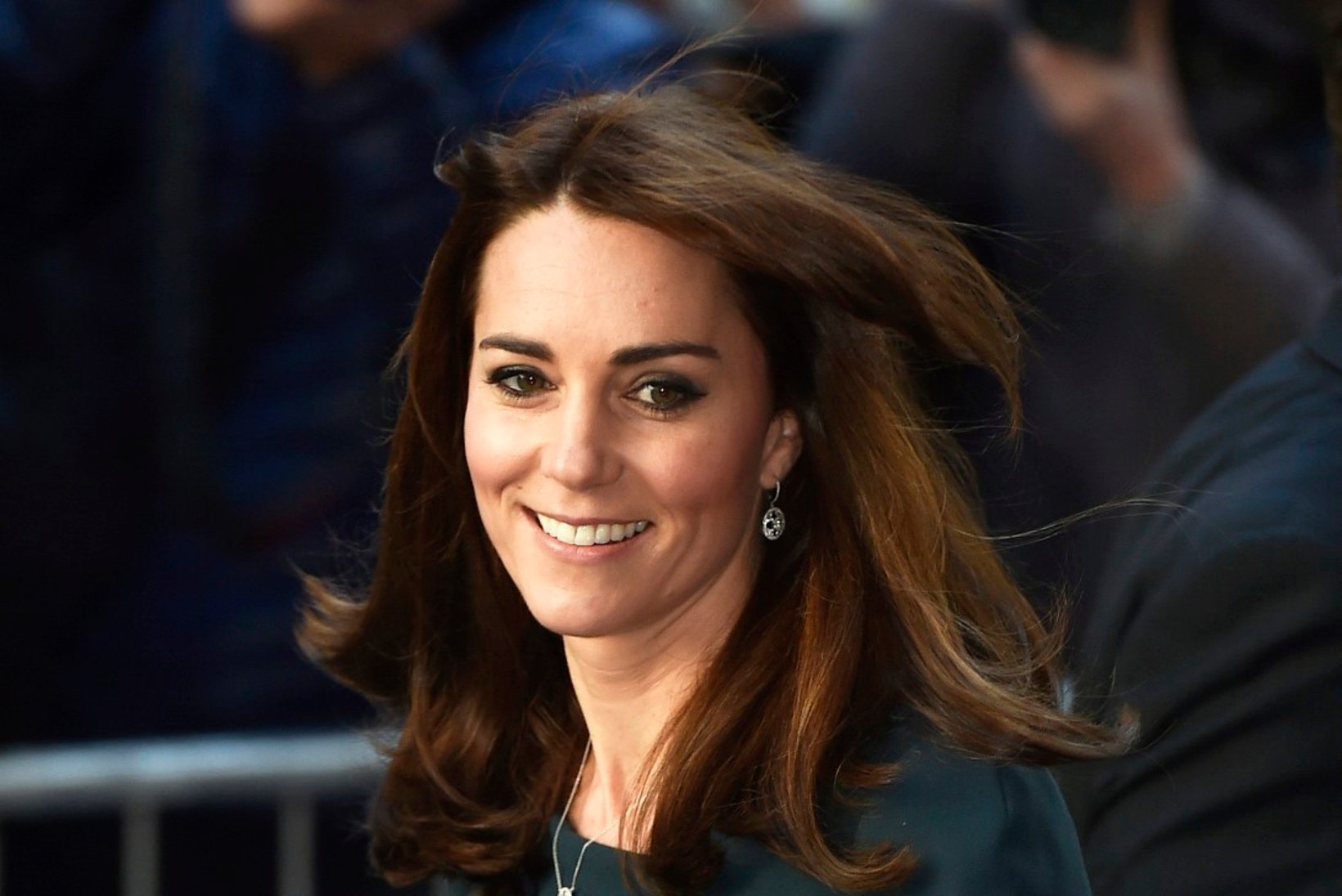 FOTOD | Hertsoginna Catherine näitas lühemaid juukseid