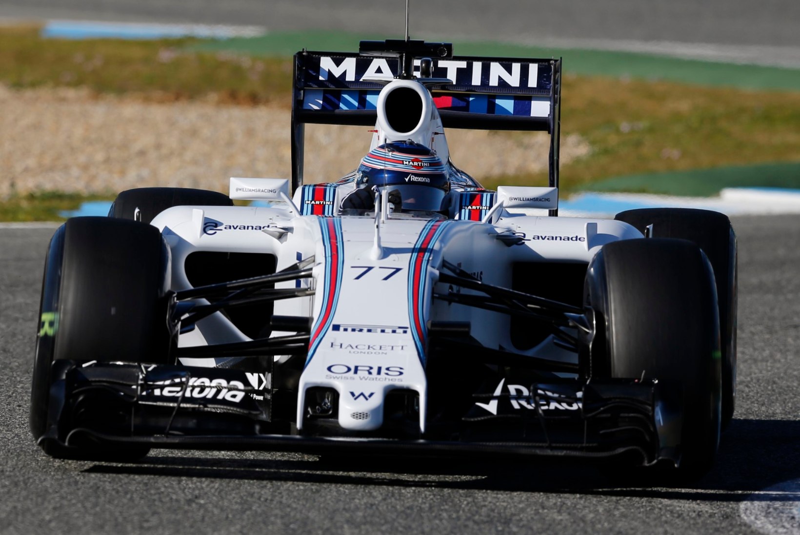 GALERII | Red Bulli tsirkus, Mercedese võim ja McLareni hädad - F1 alustas testidega