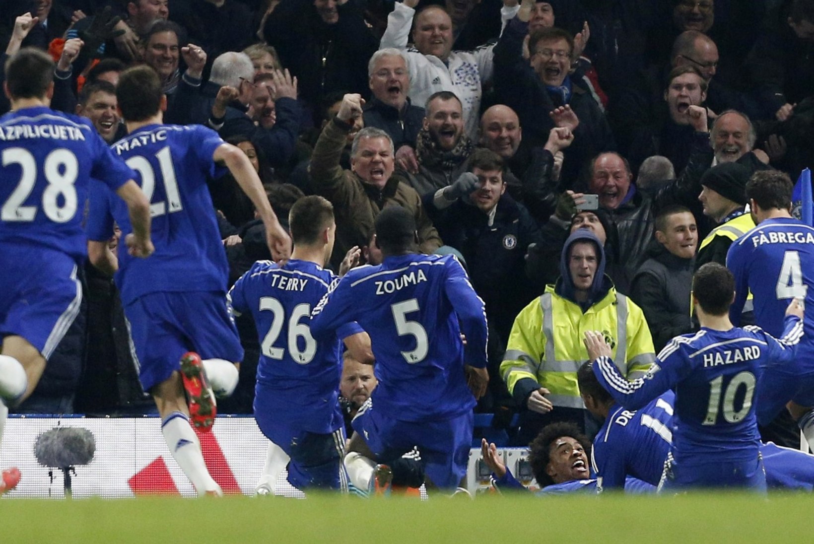 FOTOD: Manchesteri klubid näitasid muskleid, Chelsea võitis viimasel minutil