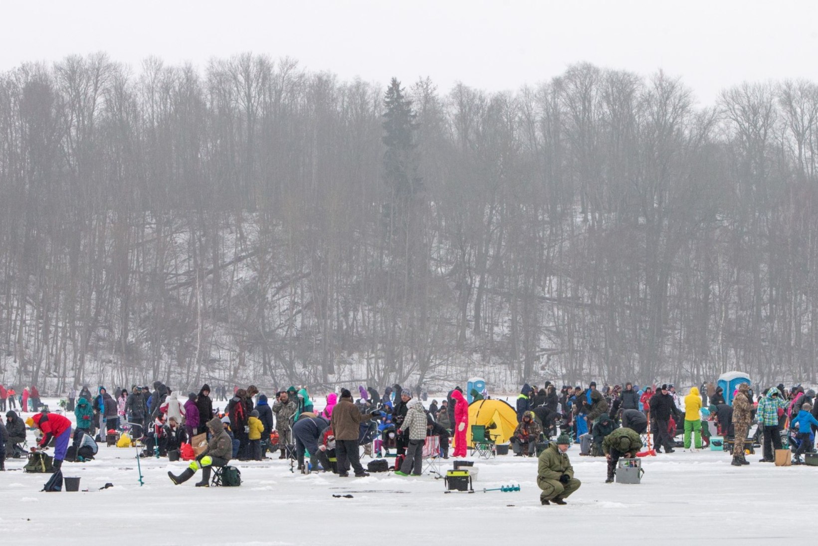 Viljandi "Kalafest": inimesi jää peal rohkem kui jää all kalu