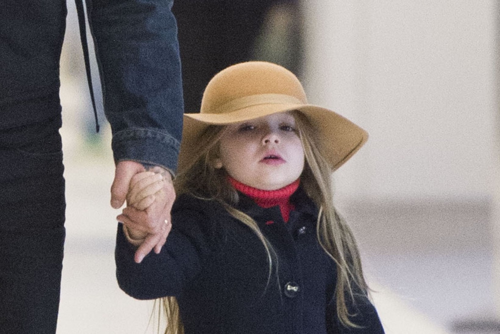PAPARATSO: David Beckham ja Angelina Jolie reisisid lastega, Ashton Kutcher käis aga Bondi rannas