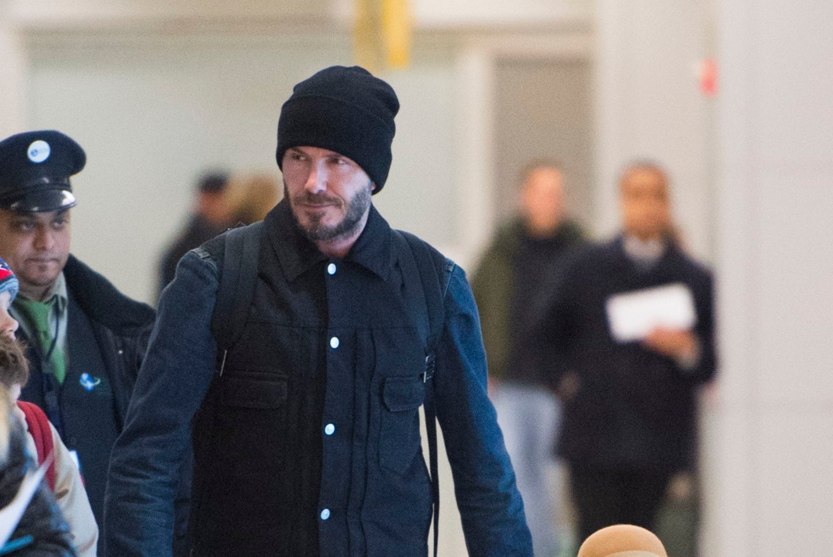 PAPARATSO: David Beckham ja Angelina Jolie reisisid lastega, Ashton Kutcher käis aga Bondi rannas