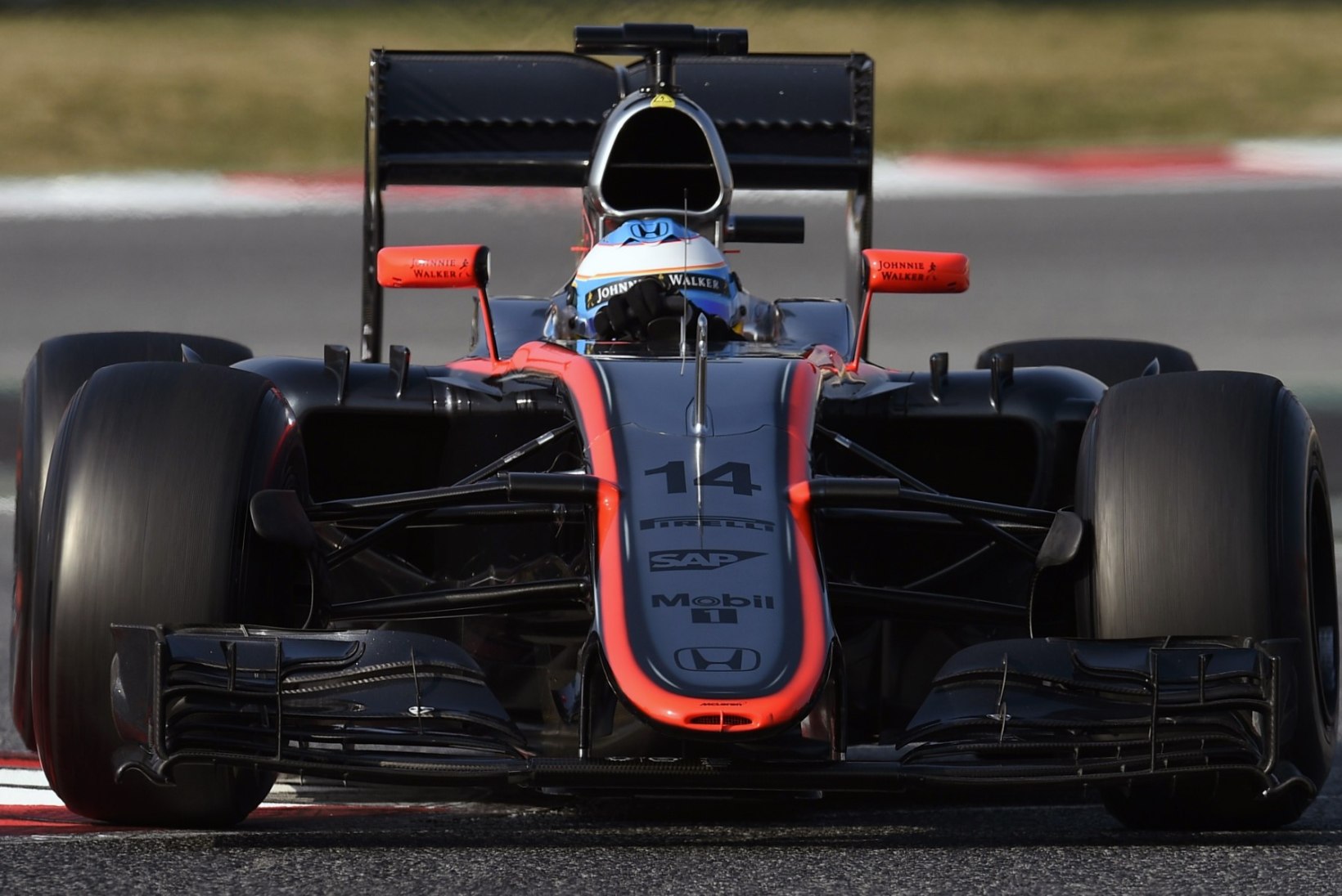 GALERII: Räikkönen pidi Barcelona teisel testipäeval tunnistama Ricciardo ülinappi paremust