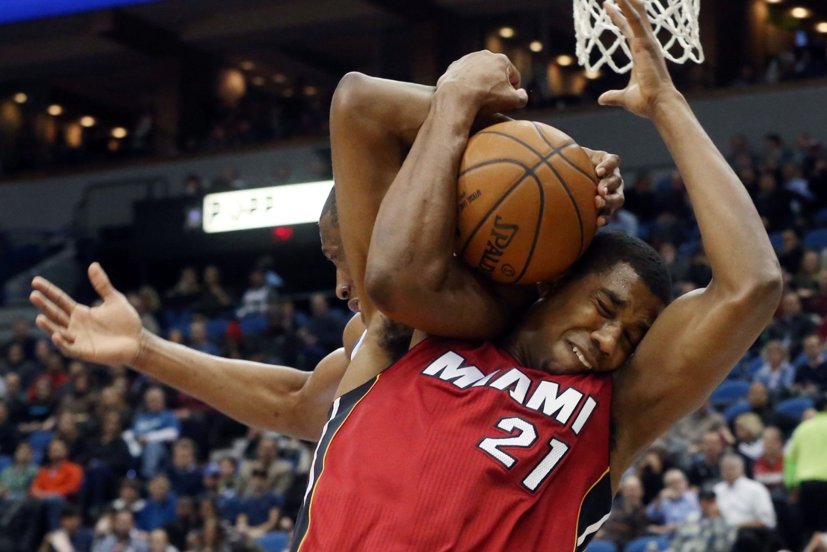 VIDEO | Uskumatu "pirukas" NBAs: segadus palli audist väljasöötmisel tõi Miamile kaotuse