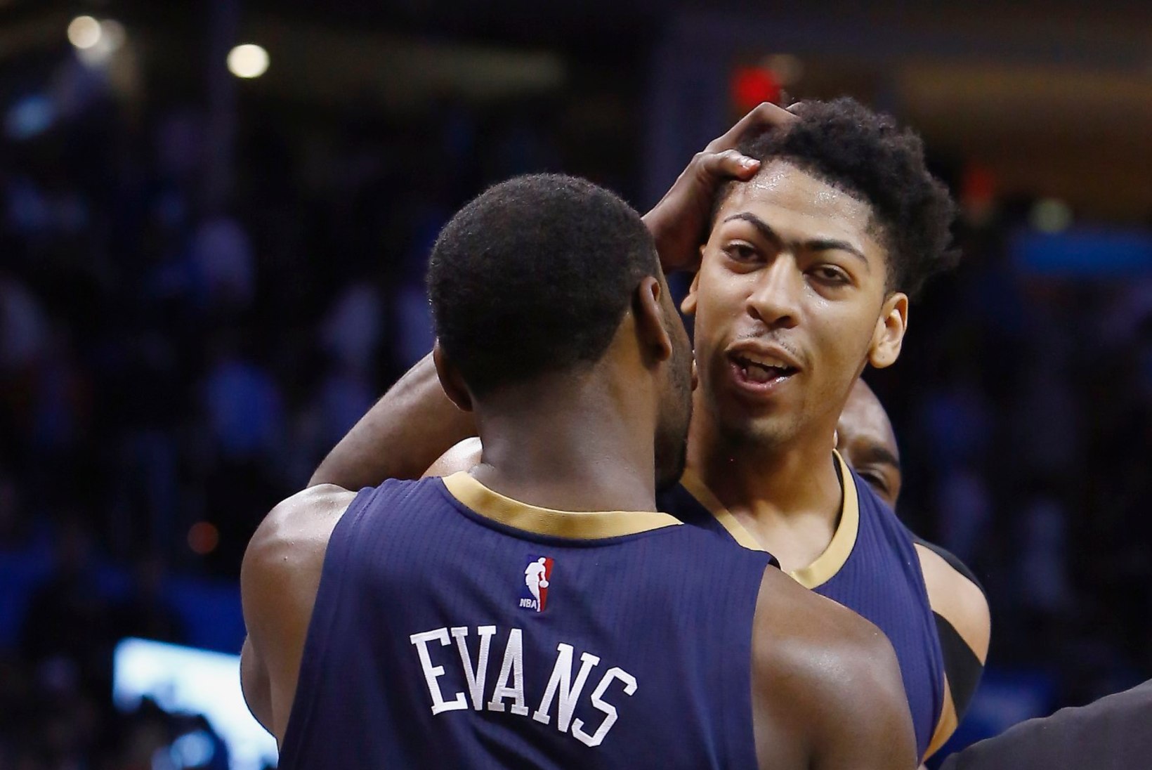VIDEO: Pelicansi keskmängija hull kolmene nullis Westbrooki supermängu