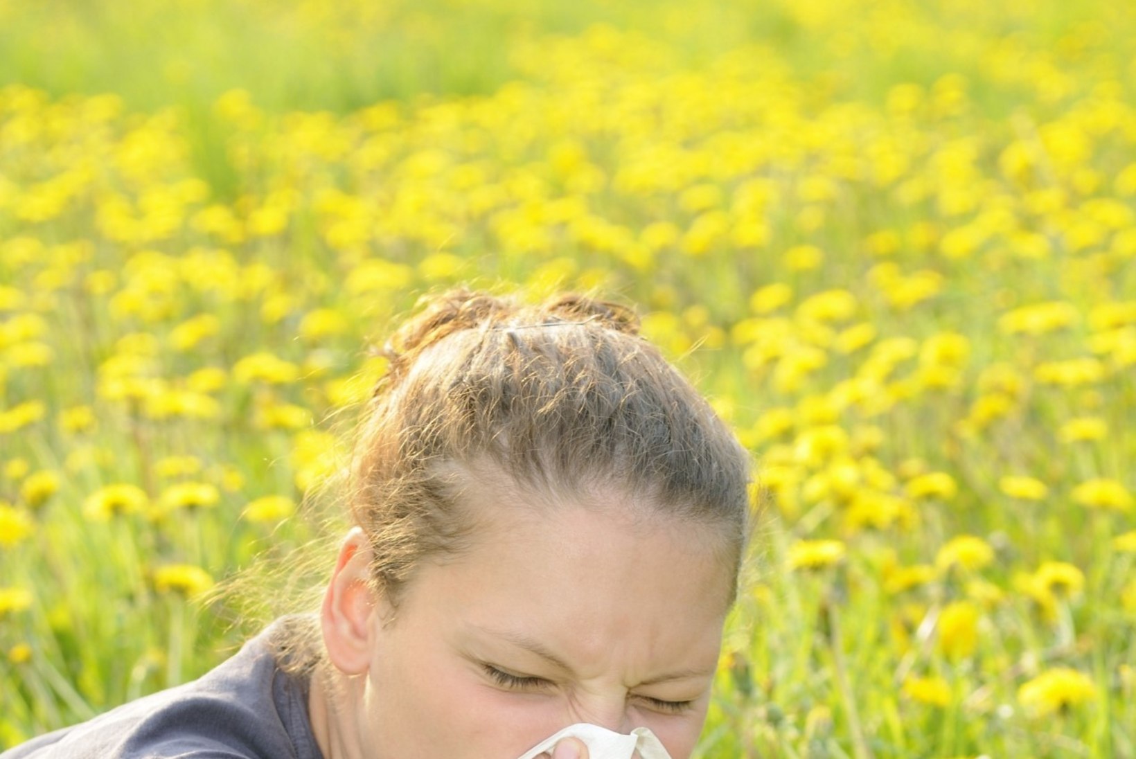Kevad paiskab õietolmu õhku: kui kahtlustad endal allergiat, otsi esmalt abi apteegist
