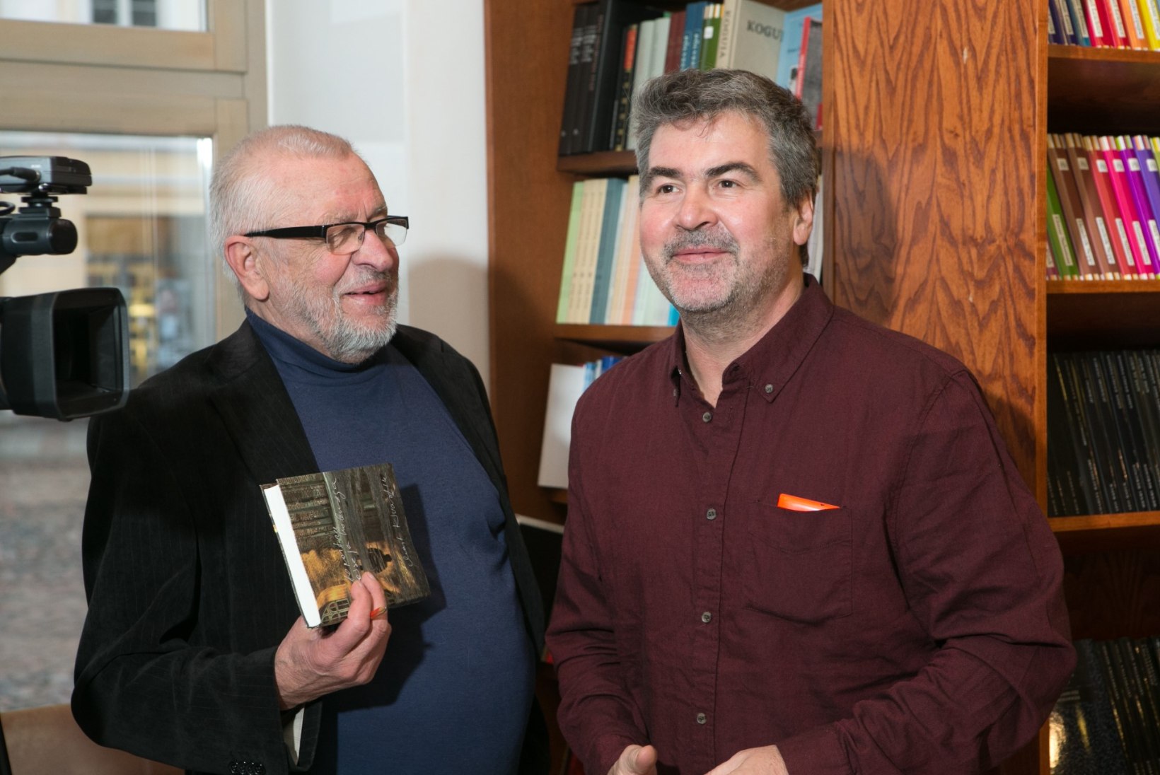 GALERII: Mart Kivastik esitles Tartus äsjailmunud novellikogu
