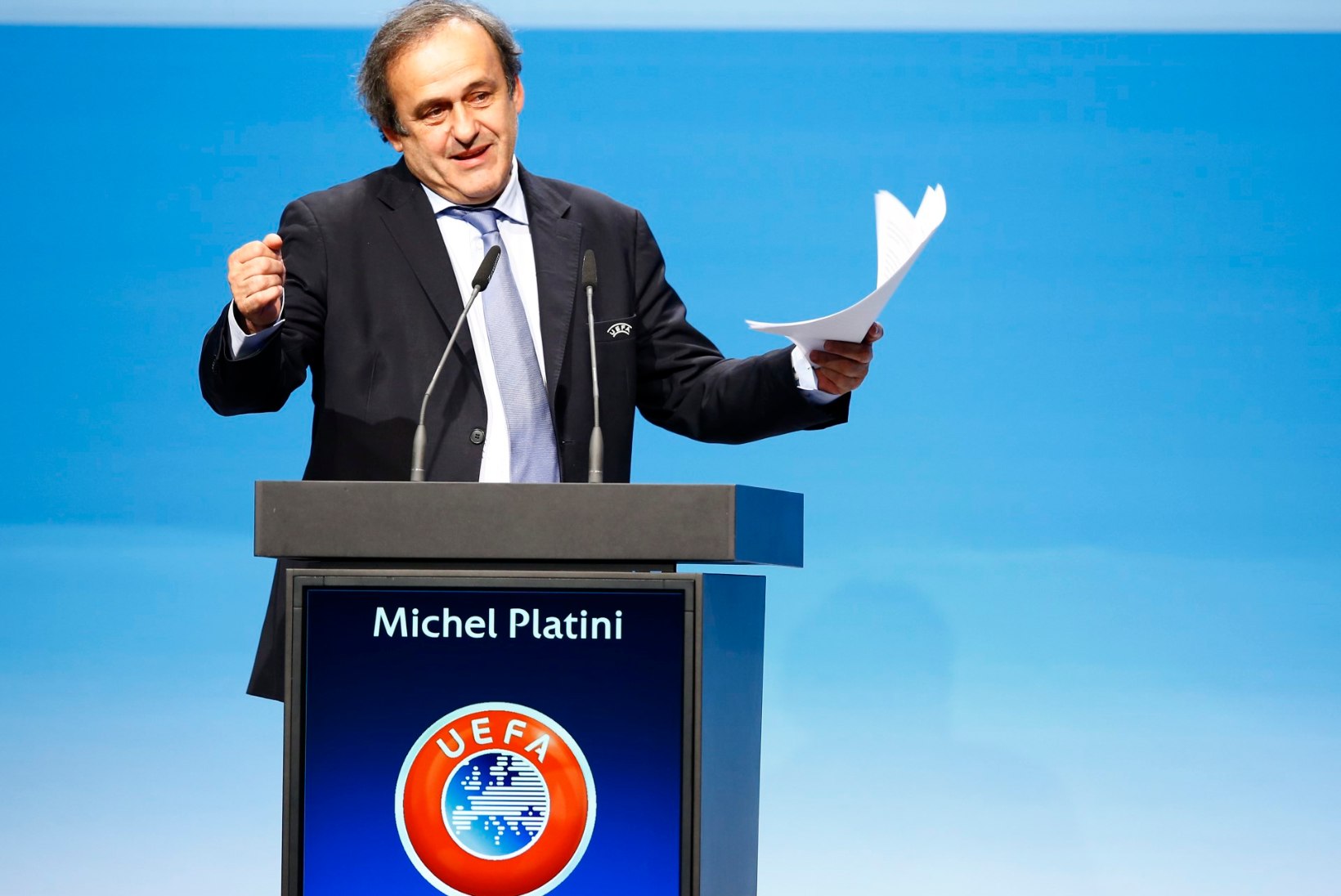 Taas UEFA presidendiks valitud Platini vandus FIFA-le armastust
