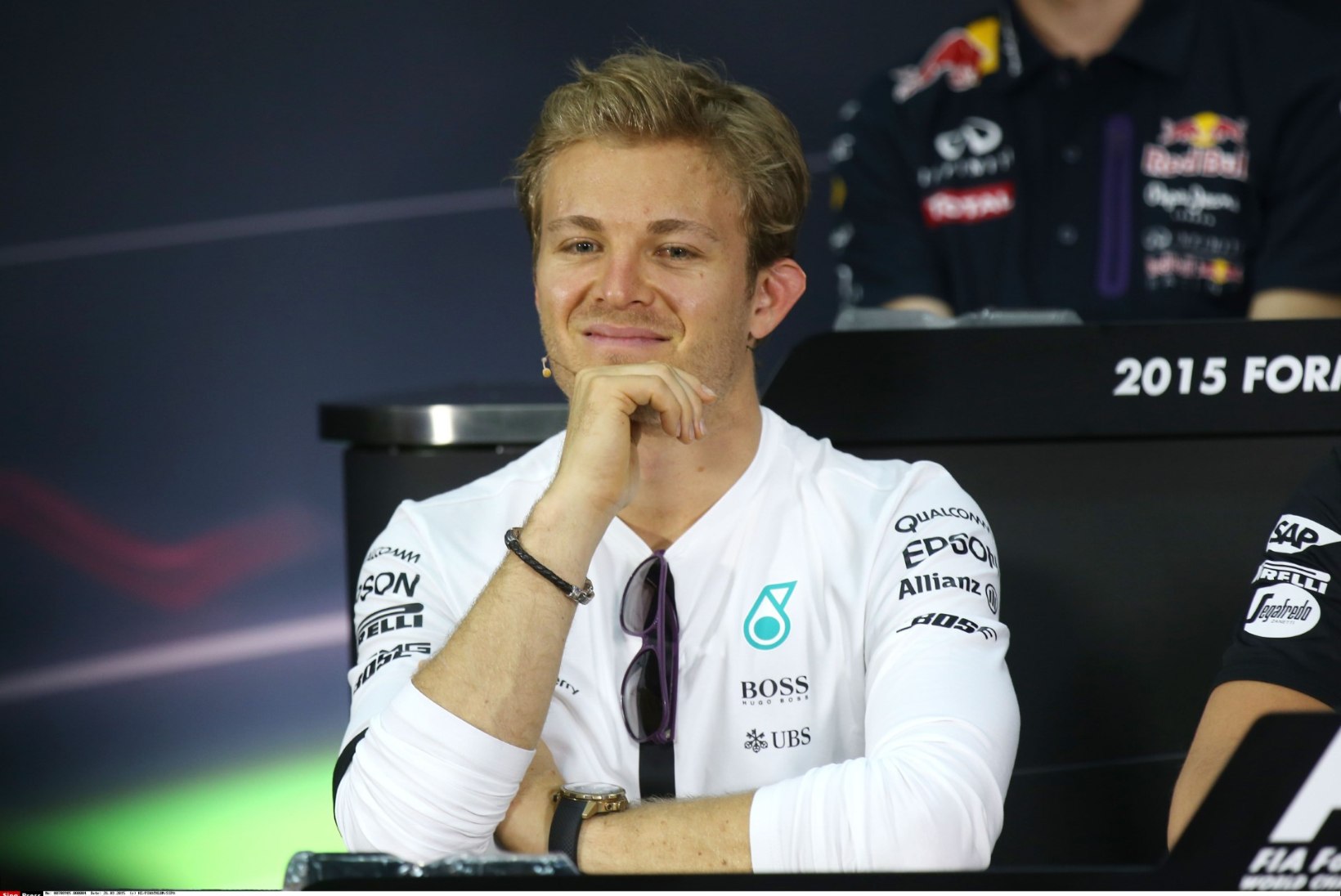 TEETE NALJA VÕI? Rosberg kasutab higiga võitlemiseks omapäraseid kaitsevahendeid
