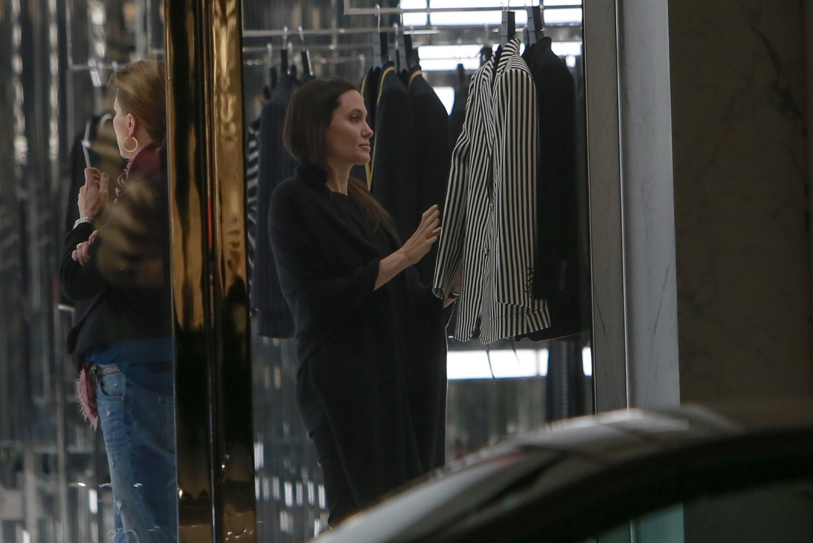 NÄDALA PAPARATSO: Angelina Jolie privaatšopingul, prints Charles suusareisil, Bruce Jenner nina nokkimas, Kanye ja Kim romantiliselt suudlemas