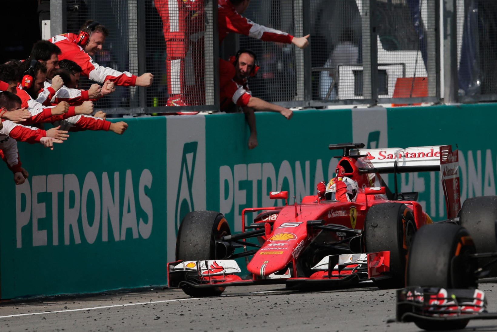 Ferrari boss möönab: F1 peab muutuma kõigile tiimidele taskukohasemaks