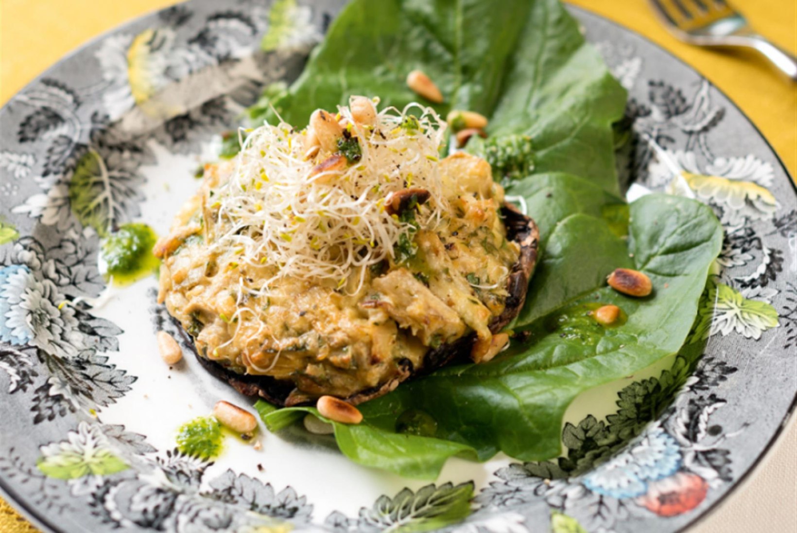 Ahjus küpsetatud portobello-seened artišoki-Parmesanitäidisega