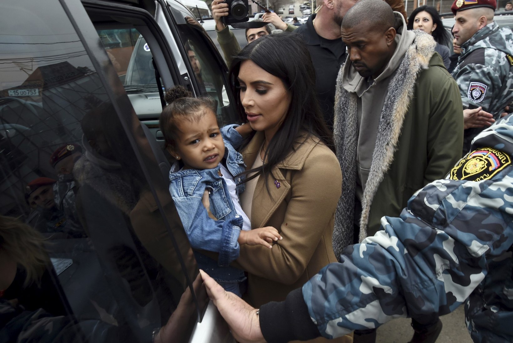 FOTOD: Kim ja Kanye lasid oma pisitütre Jeruusalemmas ristida