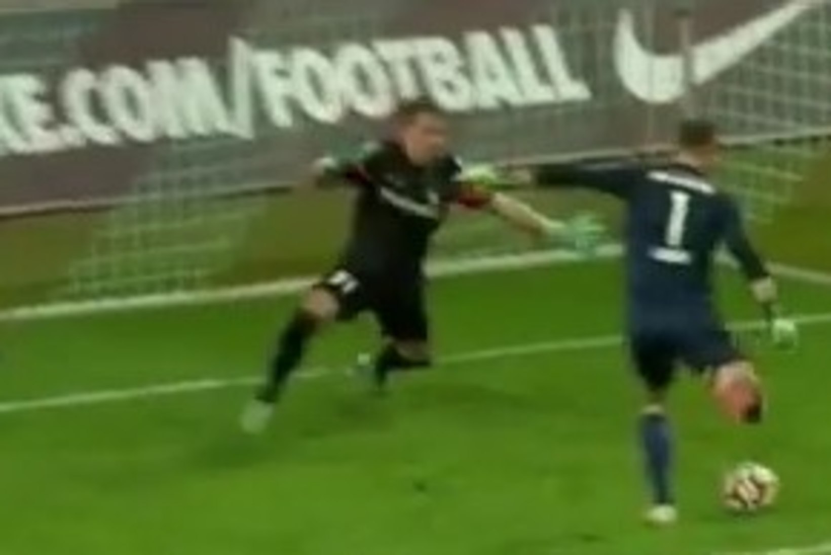 VIDEO: väravavahi viimase minuti võiduvärav süstis Bundesligasse pürgivale klubile uut lootust