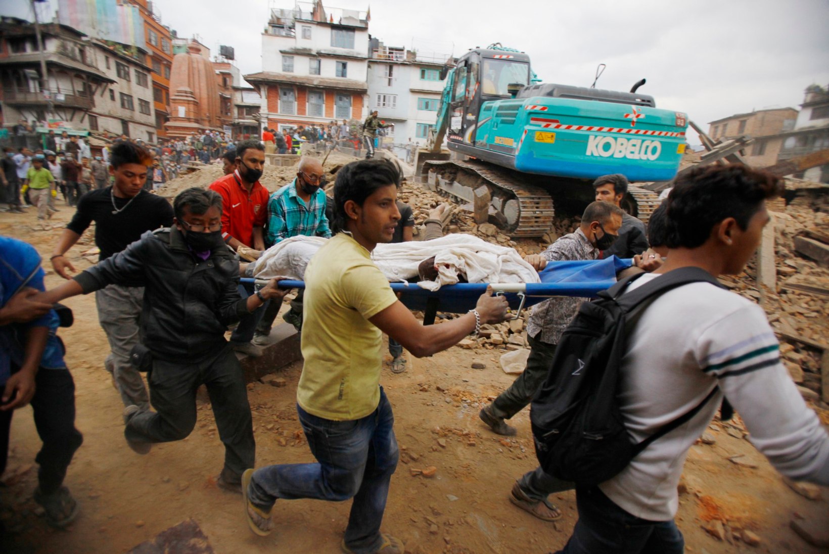 GALERII JA VIDEO | Nepali maavärinaohvrite arv on tõusnud üle 1300