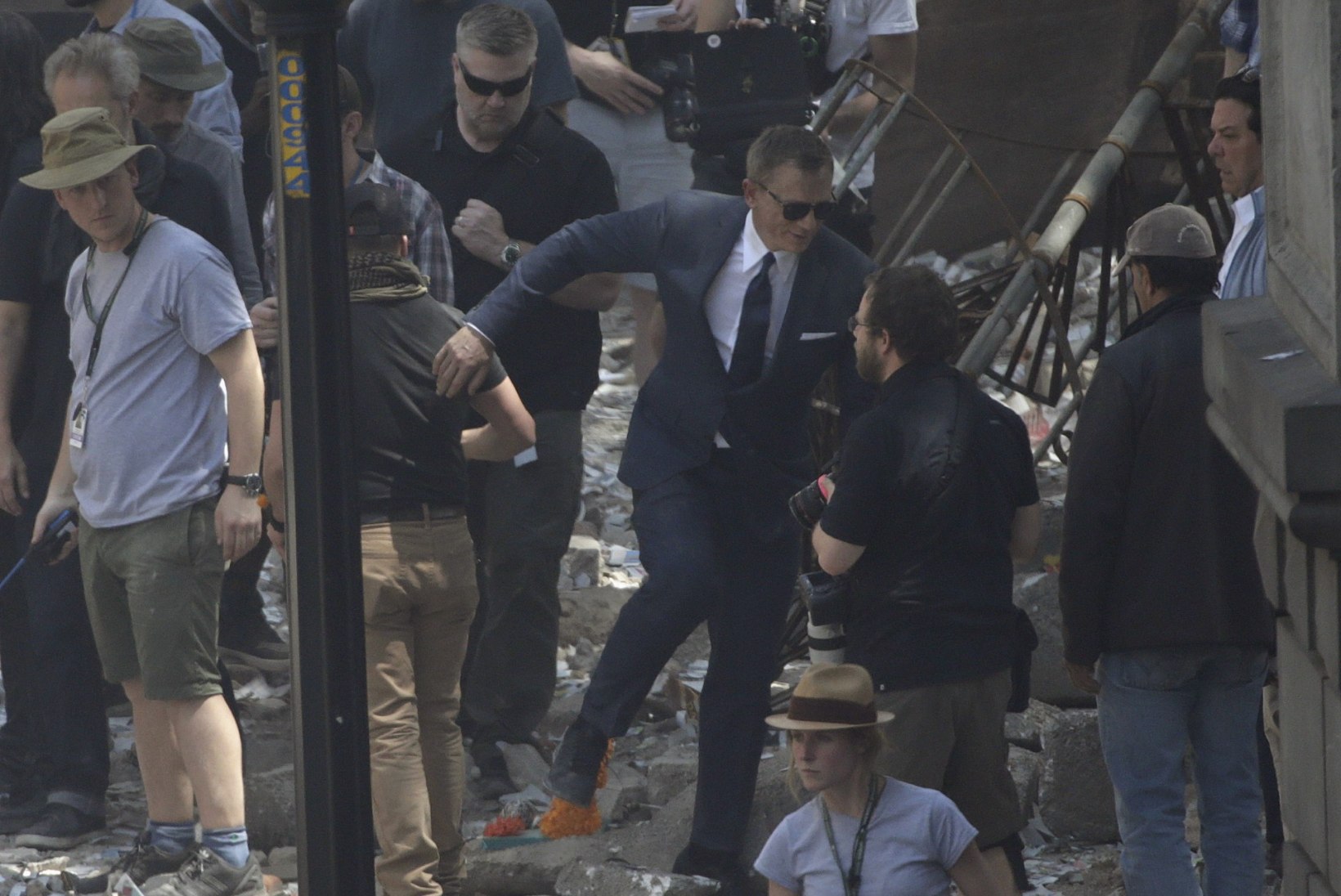 Daniel Craig käis Bondi-filmi võttepausi ajal põlvelõikusel