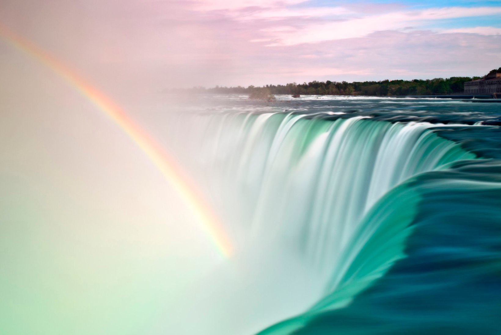 ÕHTULEHE VIDEO | 1 küsimus võrkpallikoondisele: benji-hüpe Niagara joalt või langevarjuhüpe Teletornist?
