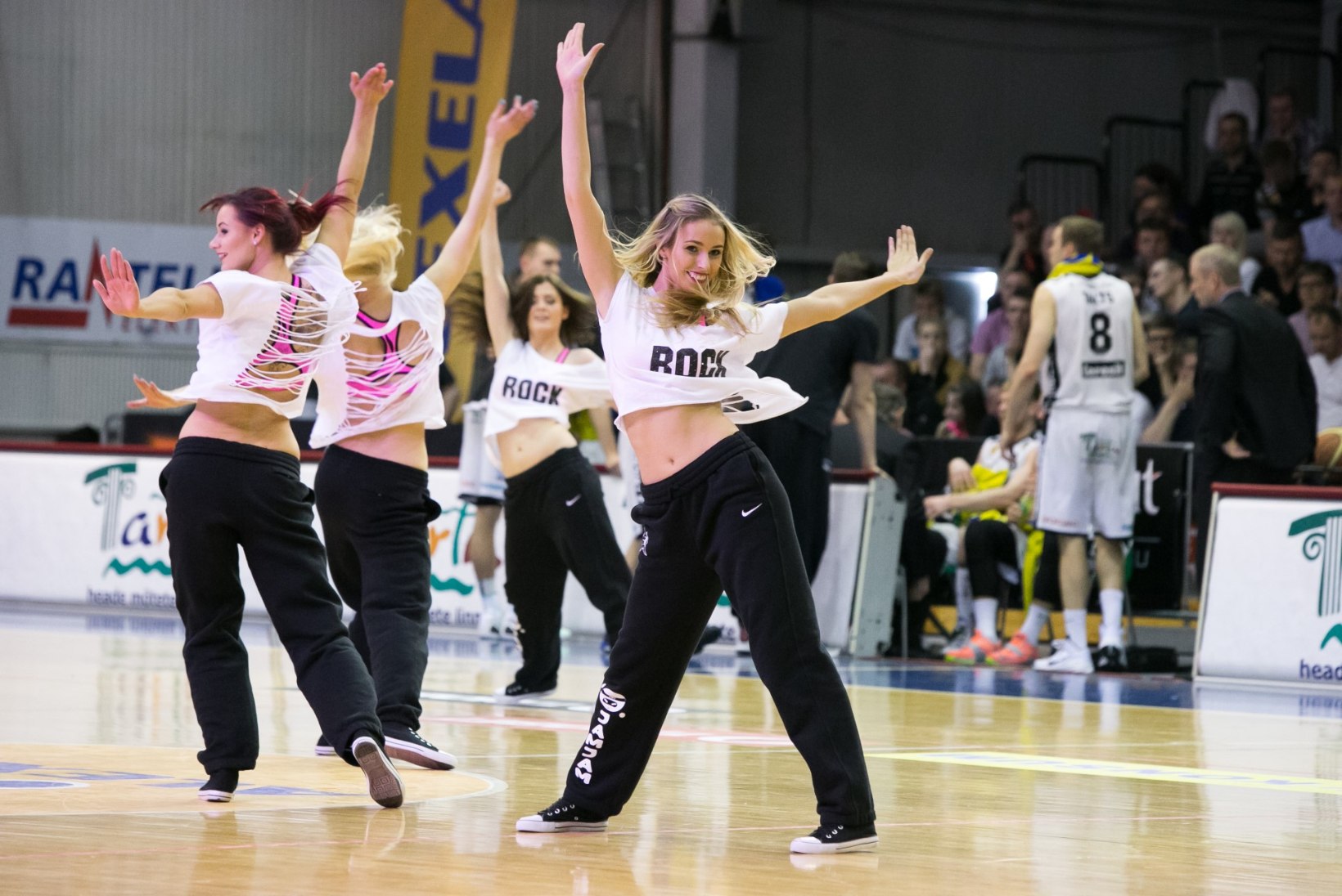 GALERII | Sulnid fotod Tartu Rocki finaalis võidule aidanud tantsutüdrukutest