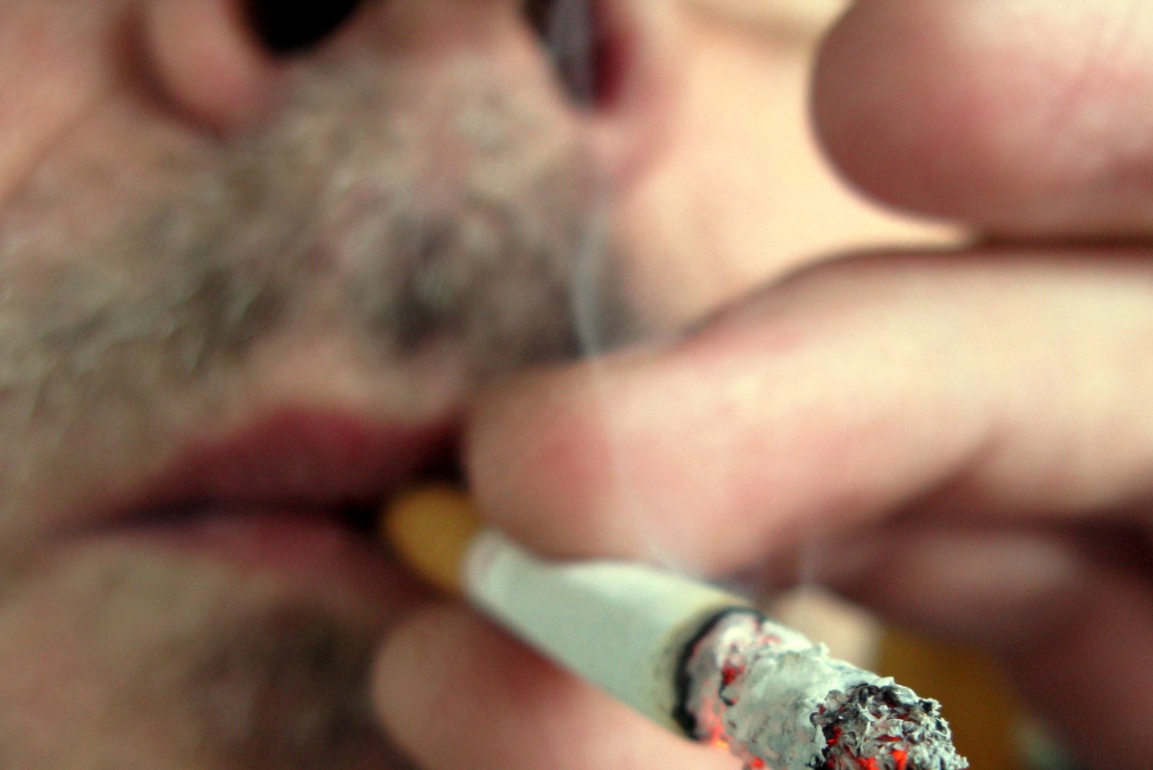 Loobu suitsetamisest enne 45. eluaastat - nii vähendad oma riski enneaegselt surra
