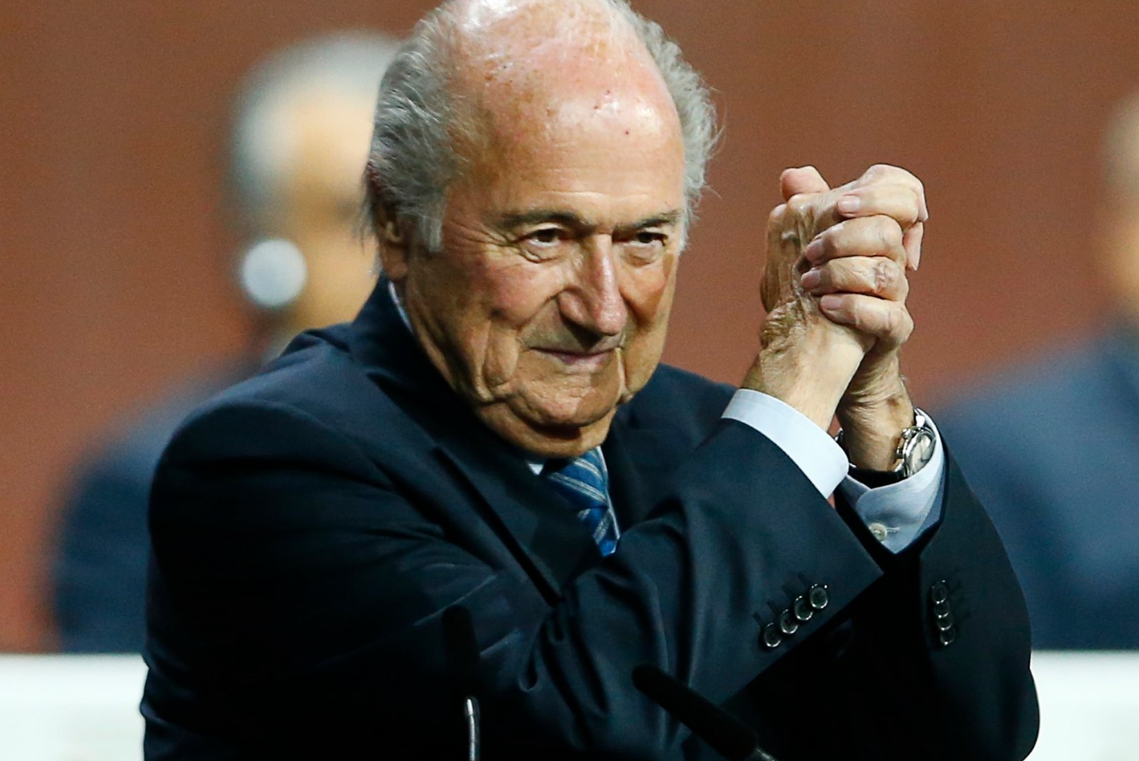 Prints Ali loobus enne 2. vooru ning andis Sepp Blatterile võidu