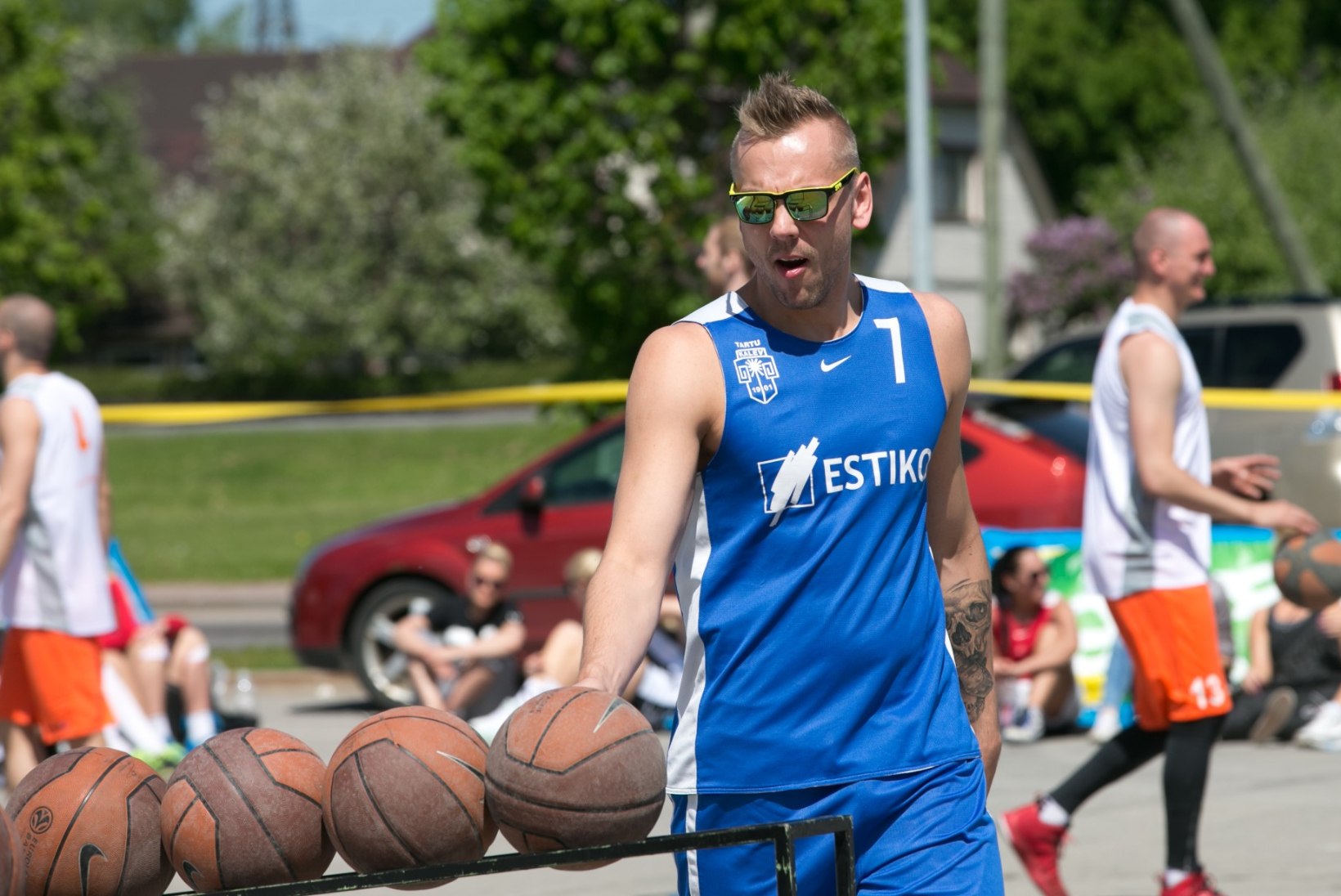 GALERII | Vaata, kuidas Euroopa meistrid ning Eesti meistriliiga pallurid Tartus tänavakorvpalli mängisid