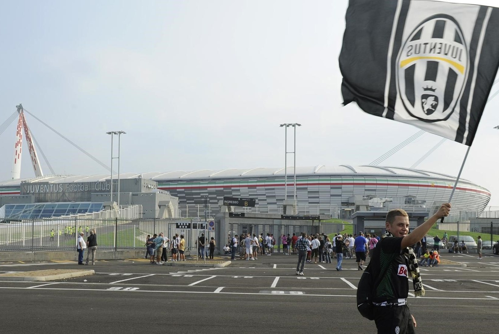 POISID, MÄNGIME AARDEJAHTI: 3 vutifänni tahtsid Juventuse peakorterist varastada Meistrite liiga pileteid