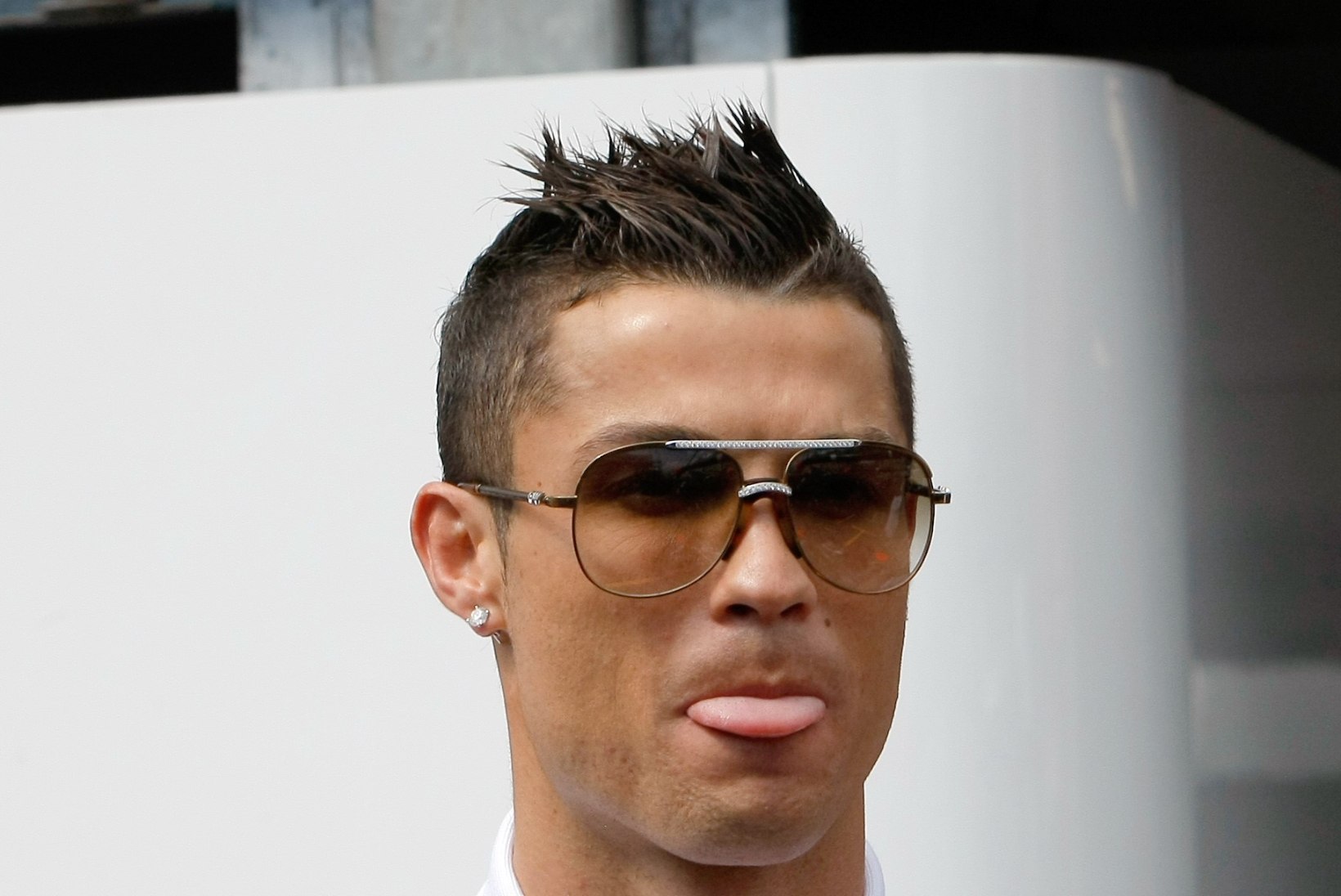 NAISED, SULAGE: Cristiano Ronaldo näitas rannas treenitud pruuni keha
