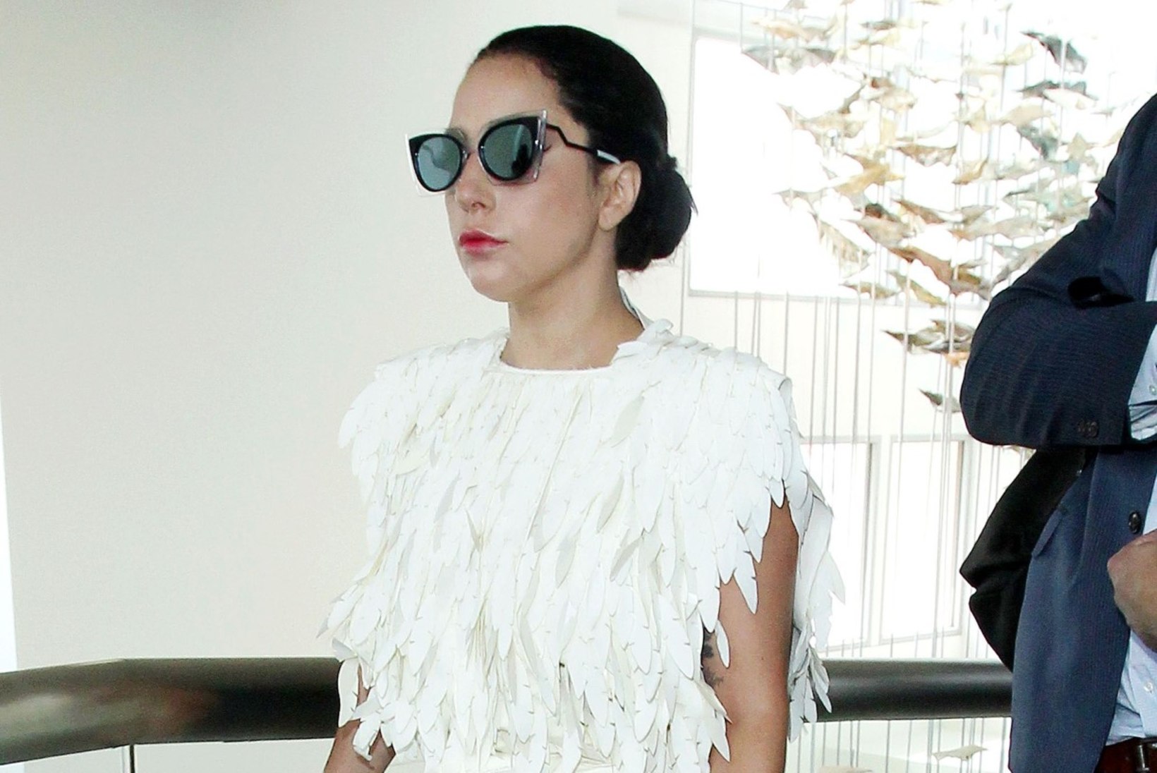 FOTOD | Tagasi normaalsusesse: Lady Gaga kandis ka lihtsureliku selga passivat kleiti 
