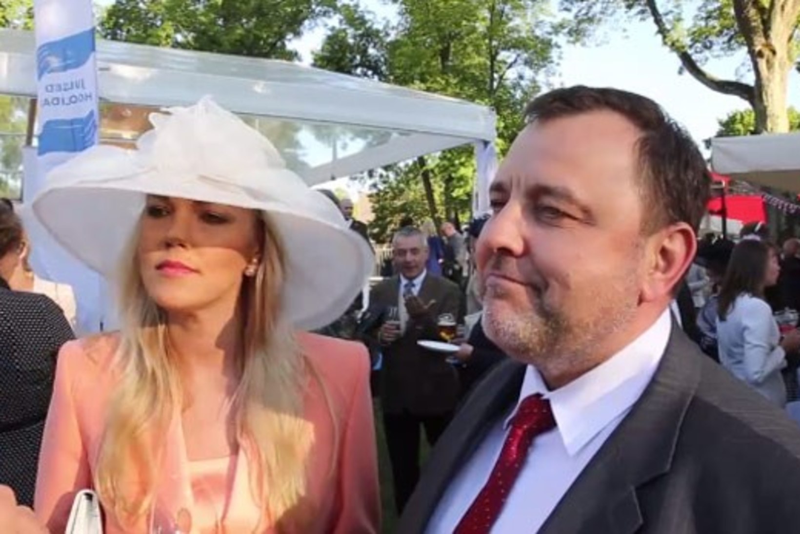 ÕHTULEHE VIDEO | Sven Sester premeerib oma prouat igapäevase korraliku kallistusega