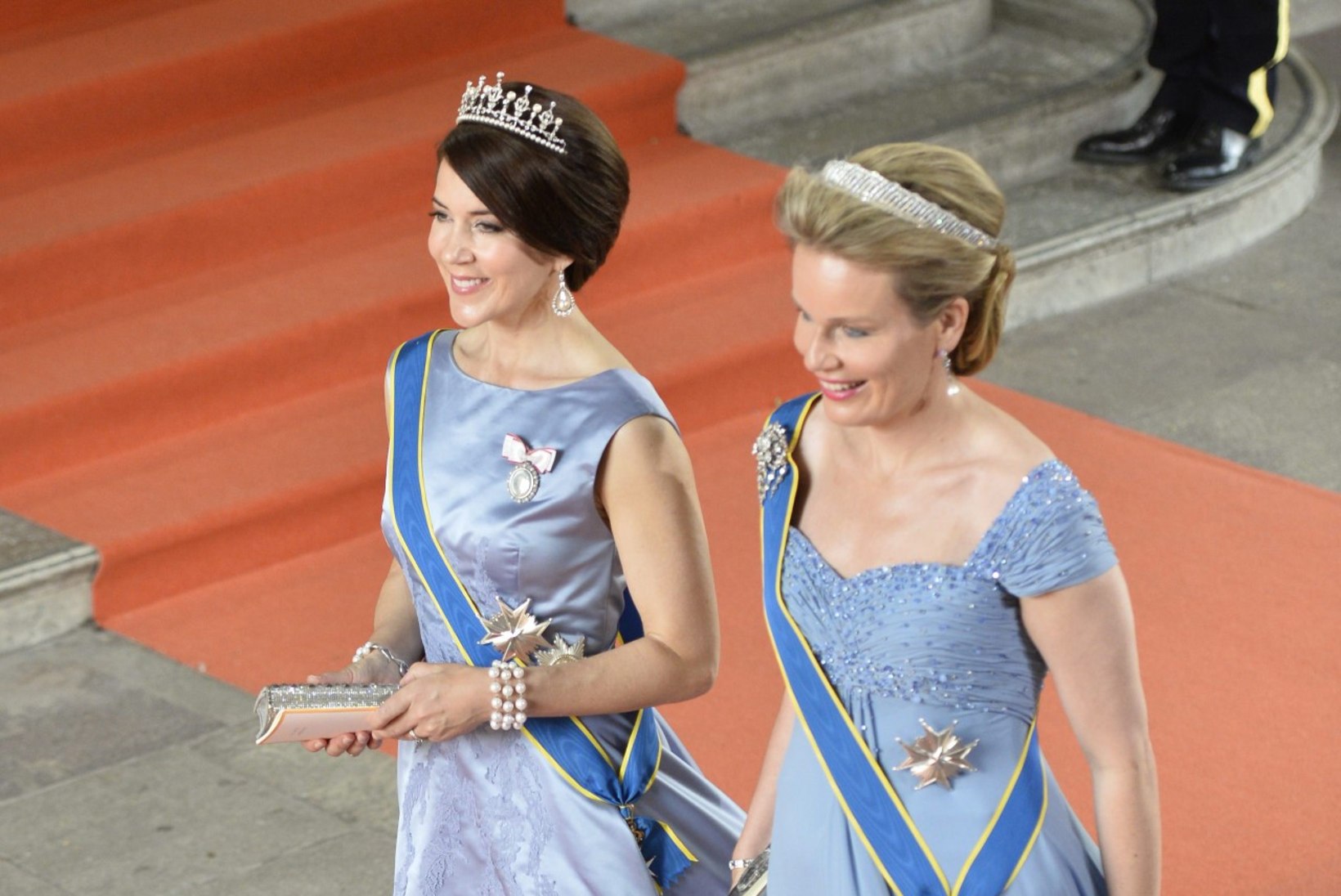 GALERII | PALJU ÕNNE KUNINGLIKULE NOORPAARILE! Rootsi prints Carl Philip abiellus Sofia Hellqvistiga  
