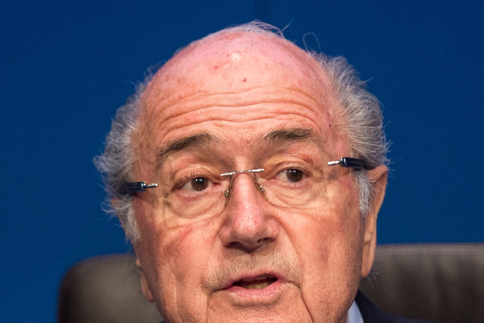 ŠOKK! Skandaalidesse mässitud FIFA juht Sepp Blatter astus tagasi