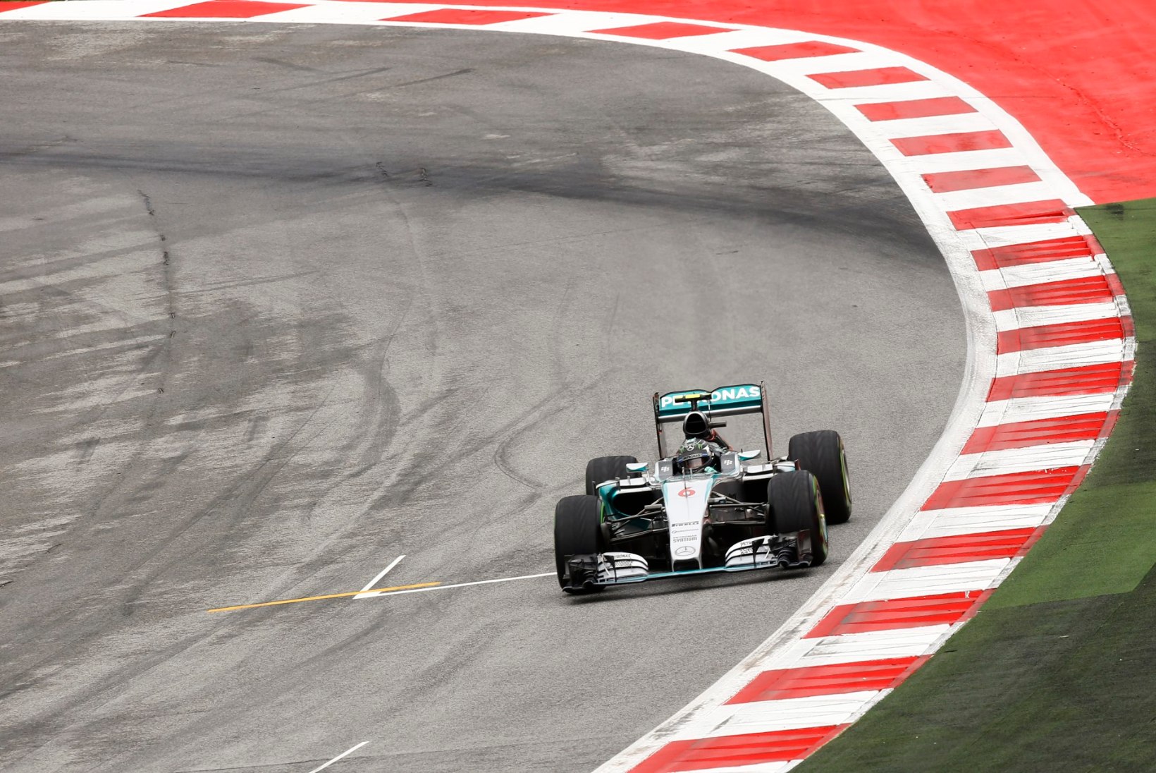 VIDEO ja GALERII | Hamilton-Rosberg tegid pirueti, aga stardivad esirivist, Räikkönen põrus ja ropendas
