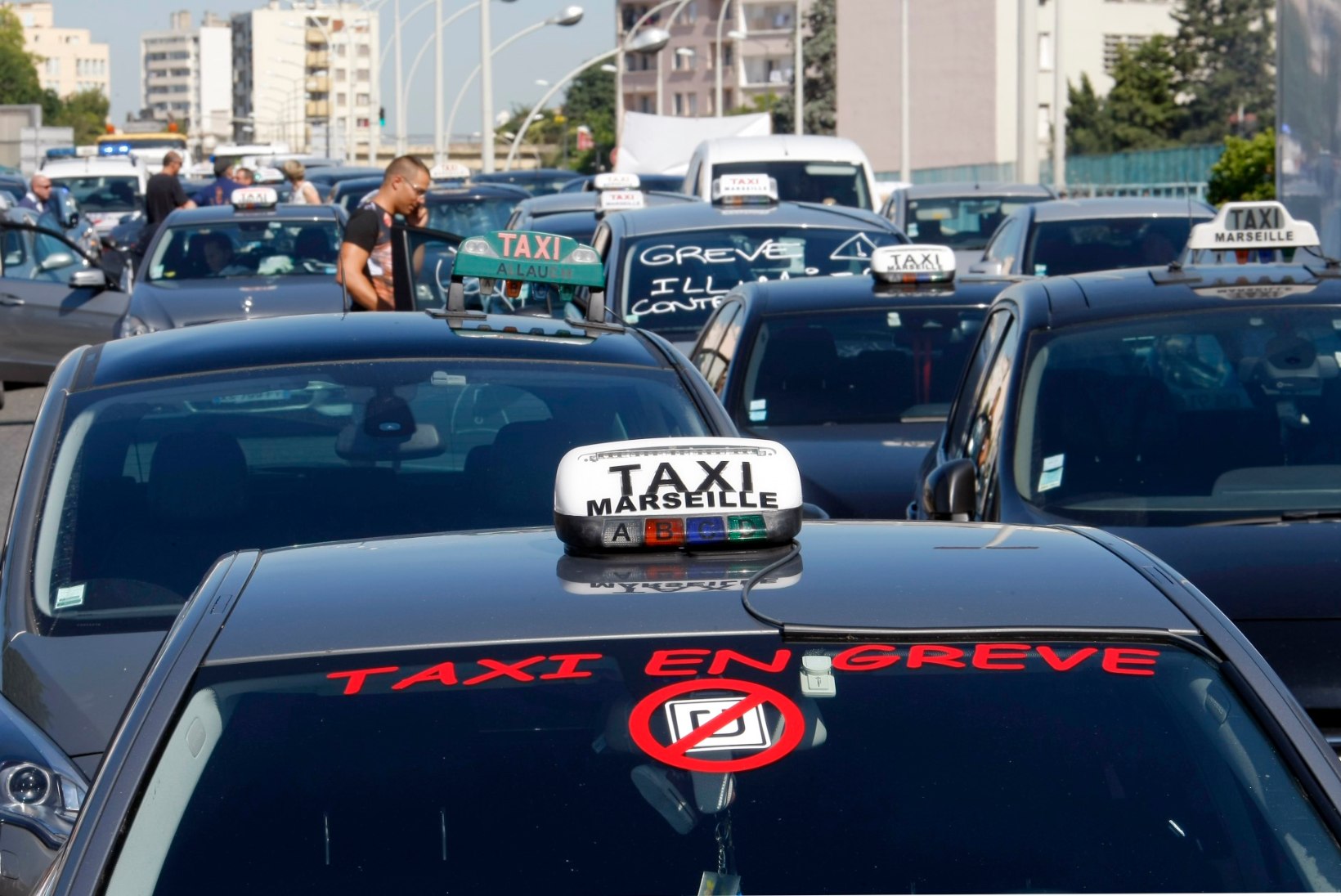 Pariisi taksojuhid astuvad Uberi vastu