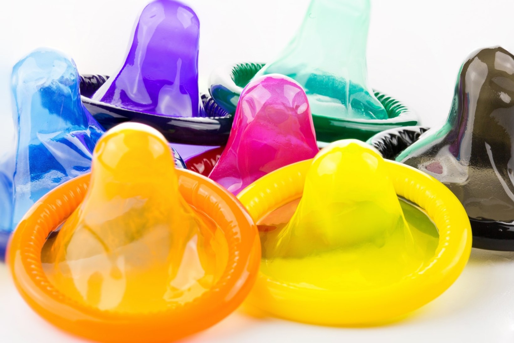 Tõeliselt turvaline seks: kondoomid muudavad suguhaigusesse nakatudes värvi