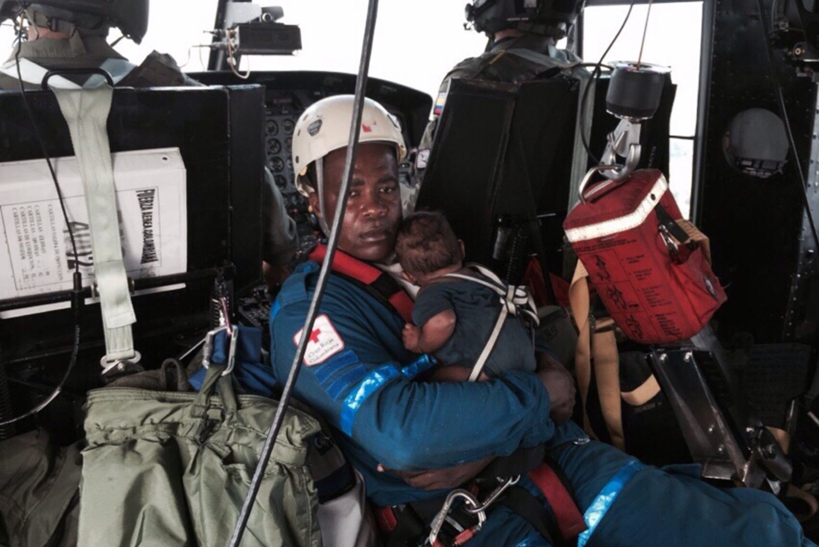 Viis päeva džunglis: naine ja väikelaps jäid Colombia lennuõnnetuses ellu