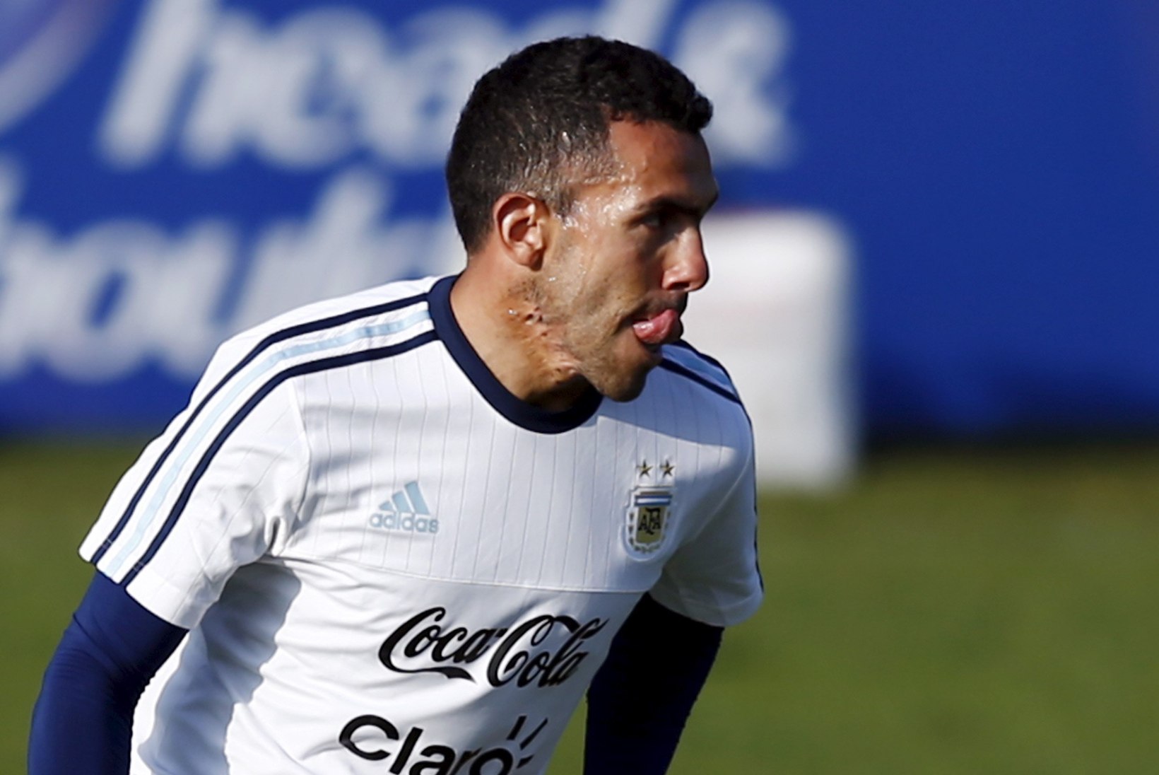 AMETLIK: Carlos Tevez naaseb Juventusest kodumaale 