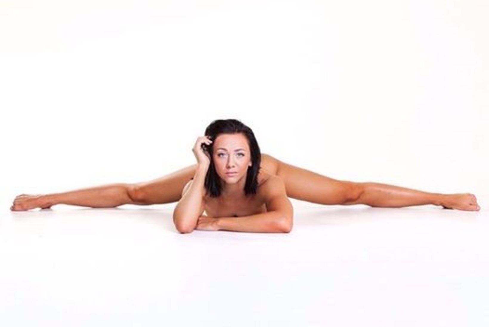 VÄGEV FOTO | Eesti fitnessikaunitar poseeris alasti!
