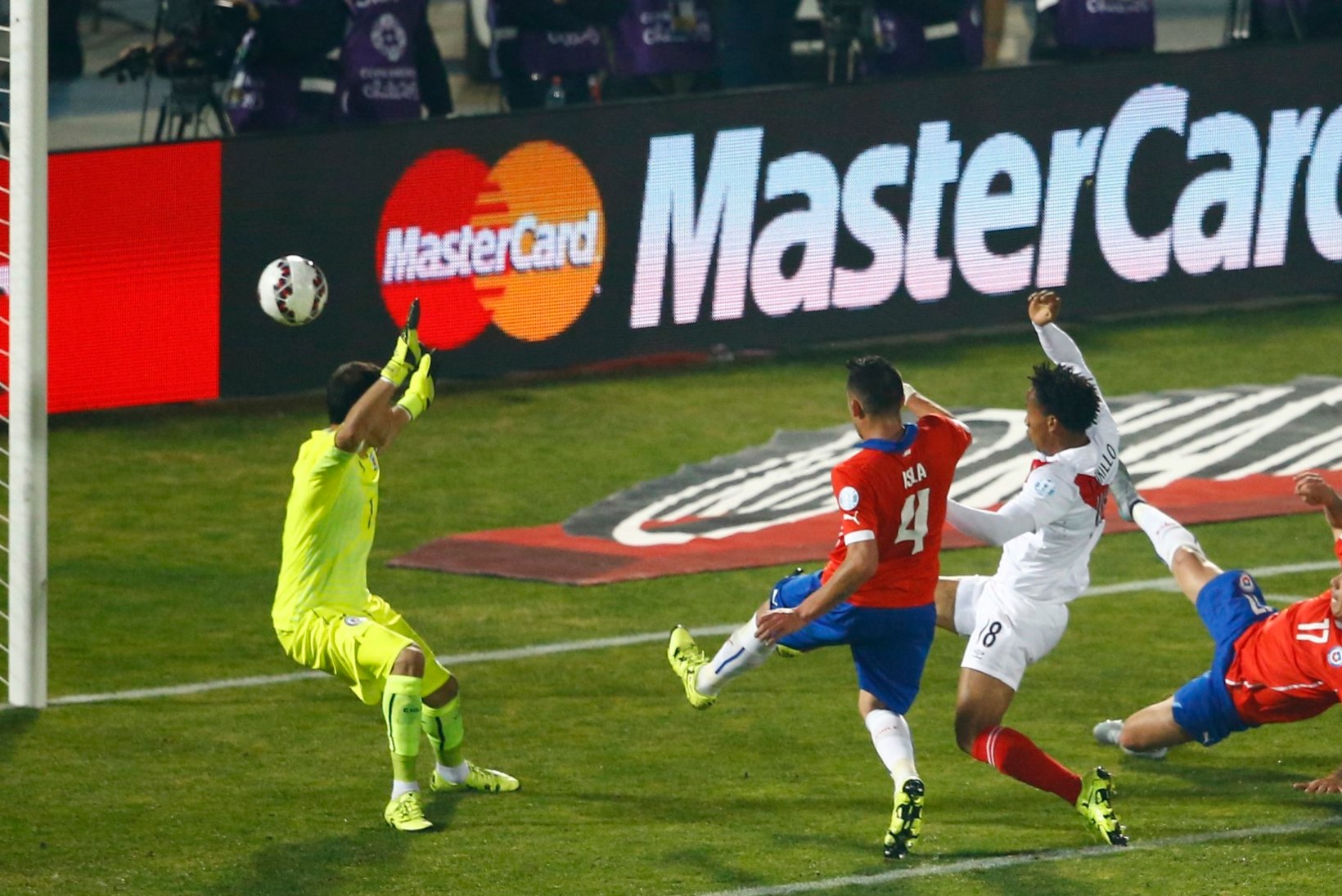 VIDEO JA GALERII | Punane kaart, omavärav ja iluvärav – Copa America poolfinaal pakkus kõike!