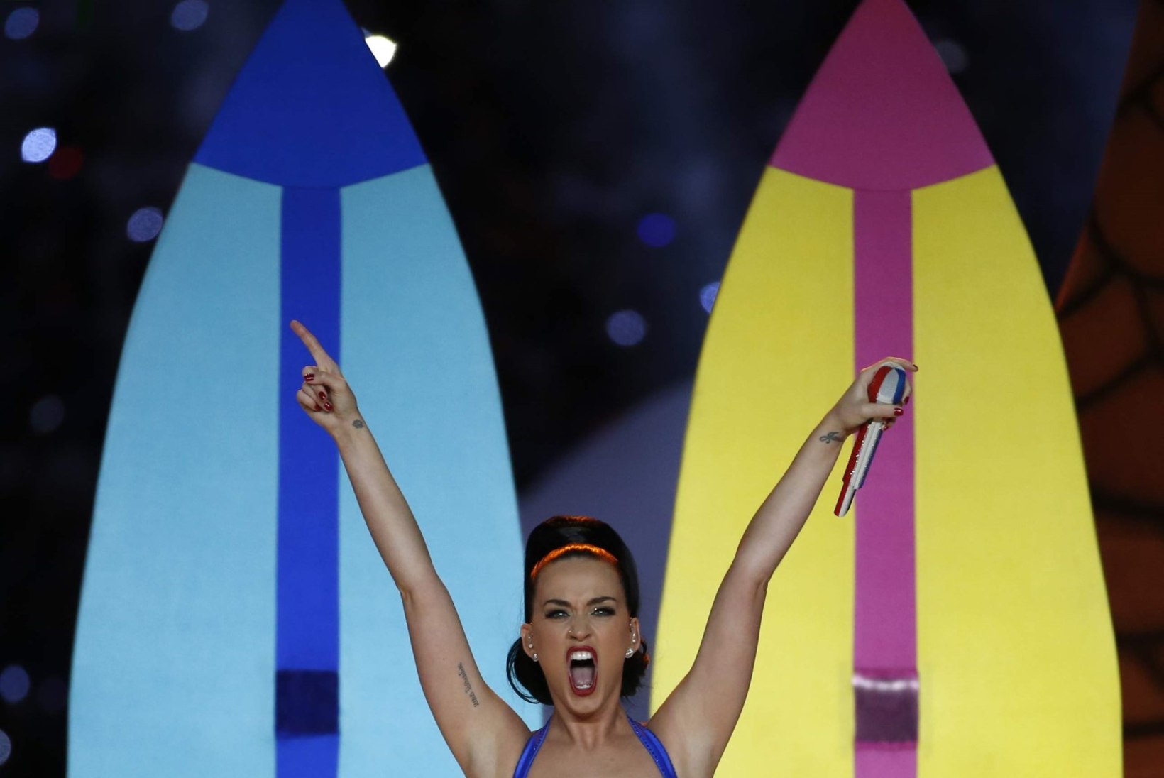Katy Perry teenib naiskuulsustest enim